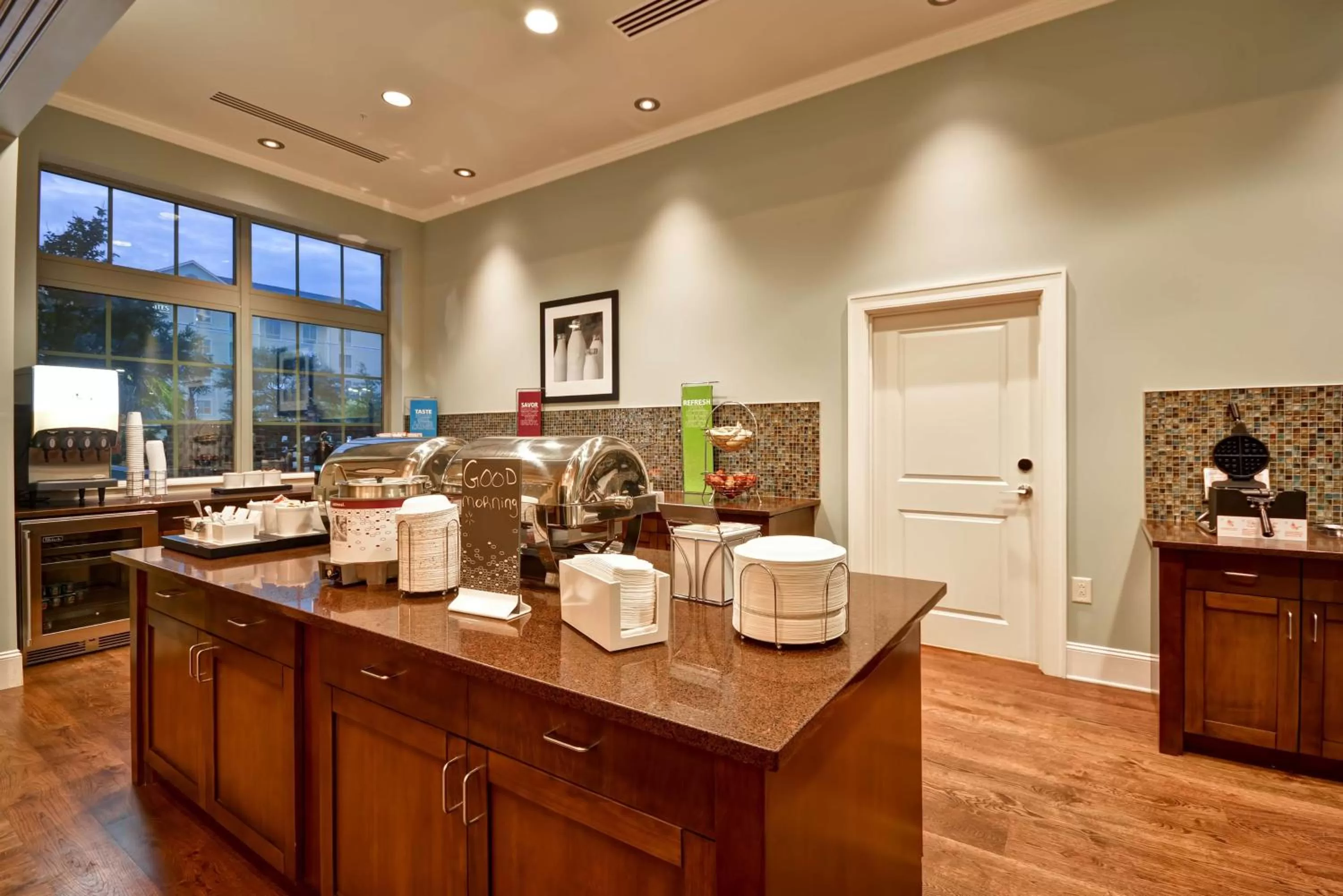 Restaurant/places to eat in Hampton Inn & Suites Charleston Airport