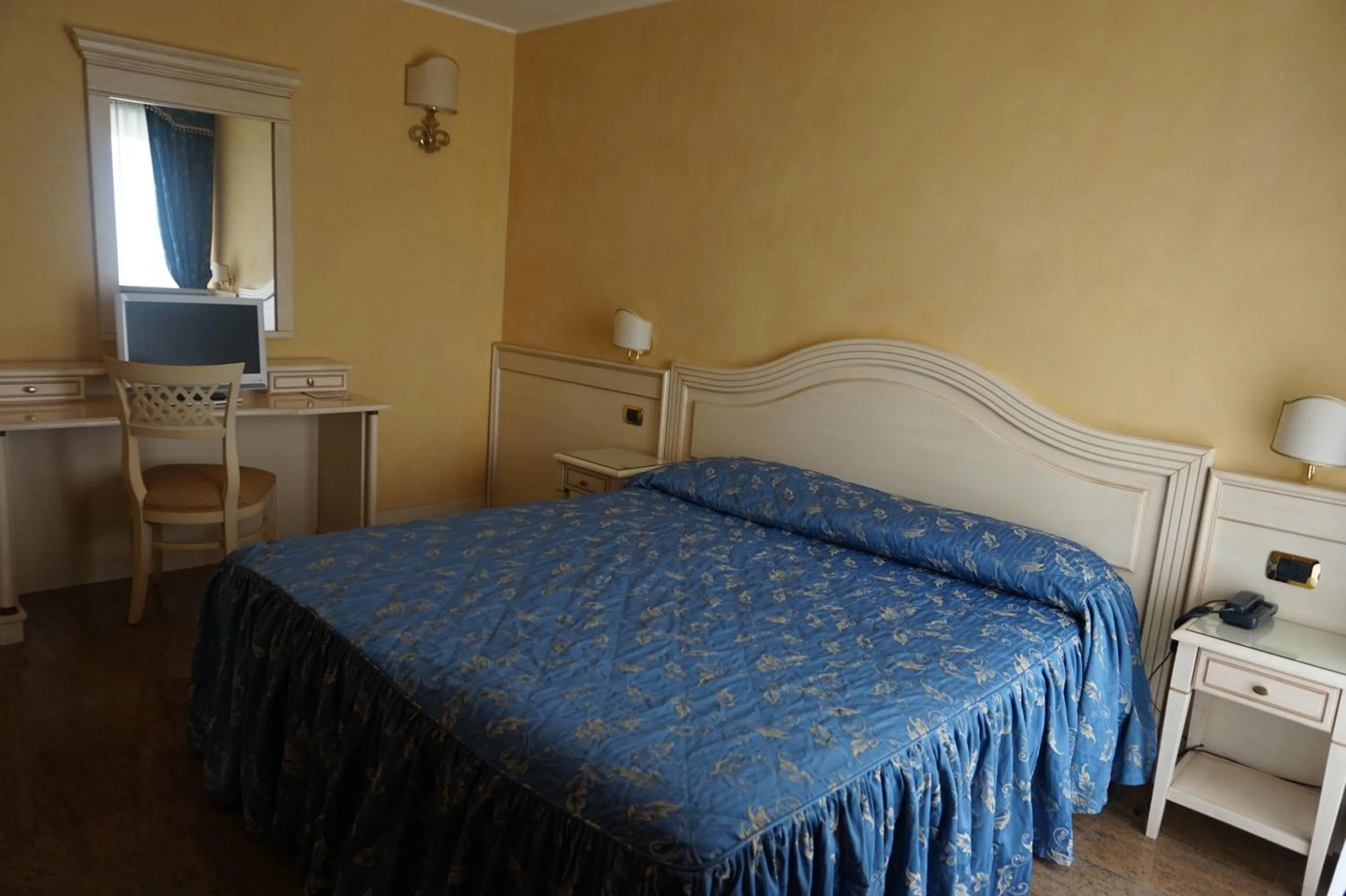 Photo of the whole room, Bed in Hotel Columbus