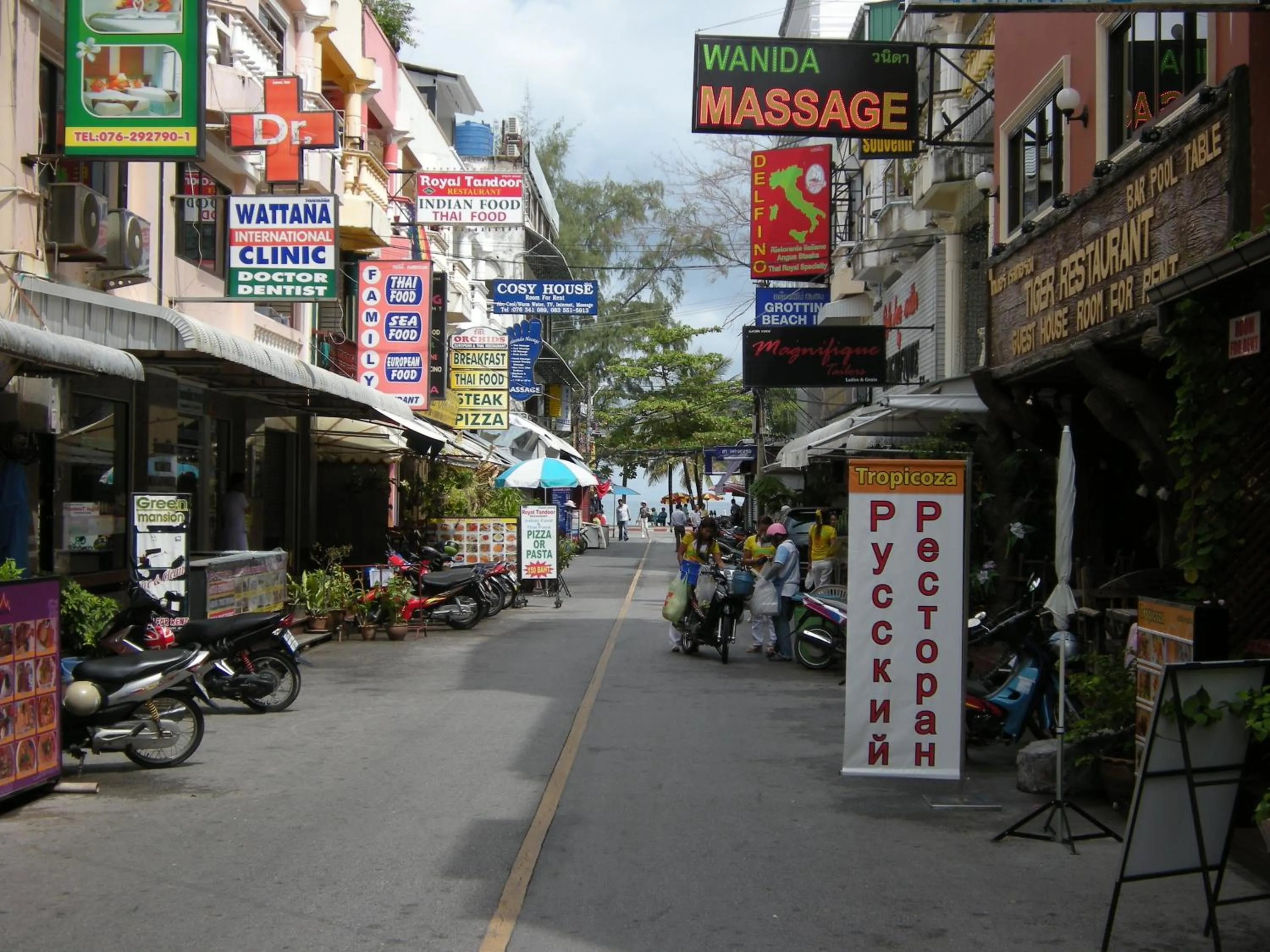 Neighbourhood in Patong Rose Guest House 50m to Beach