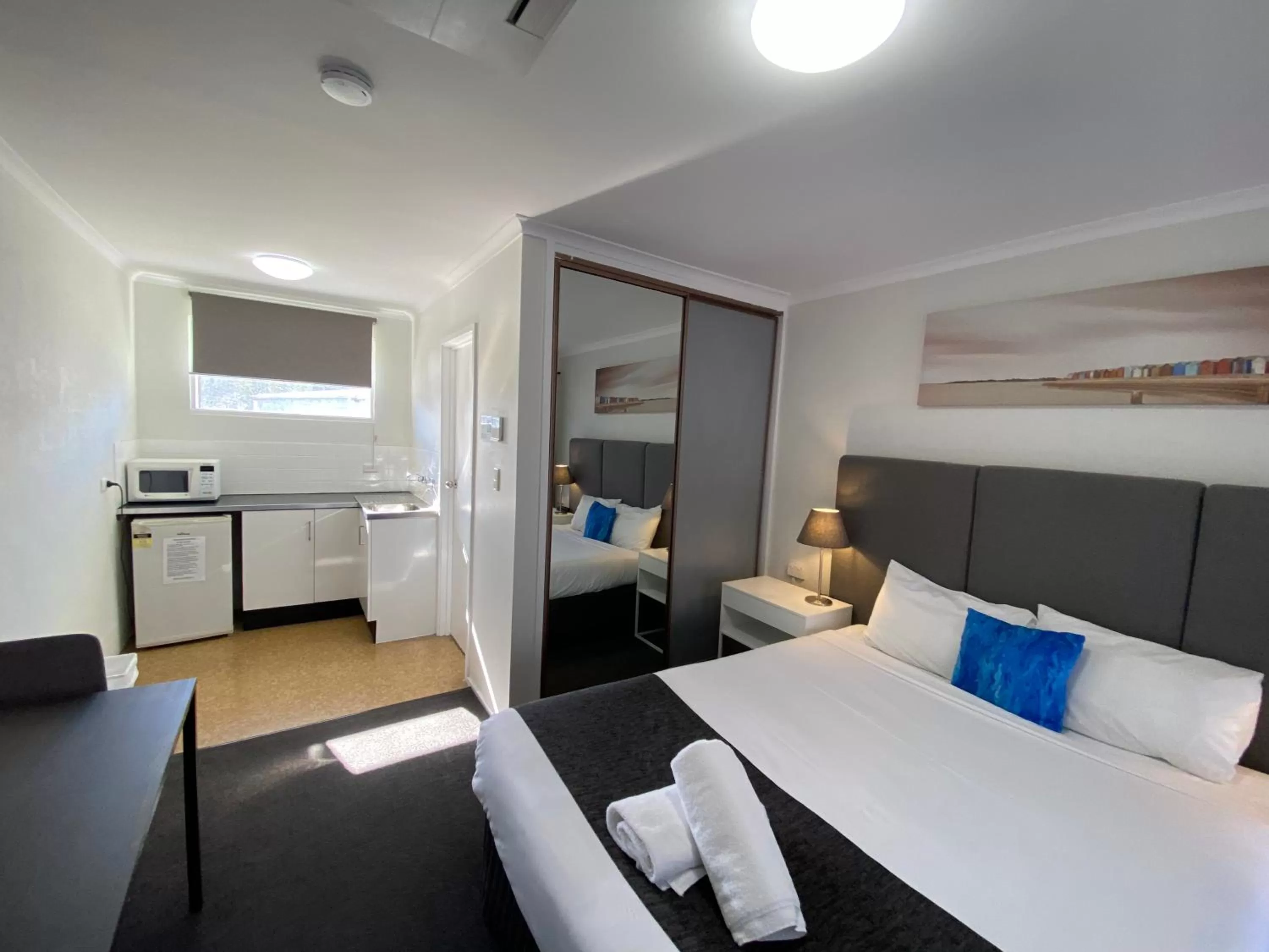 Guests, Bed in Frankston Motel