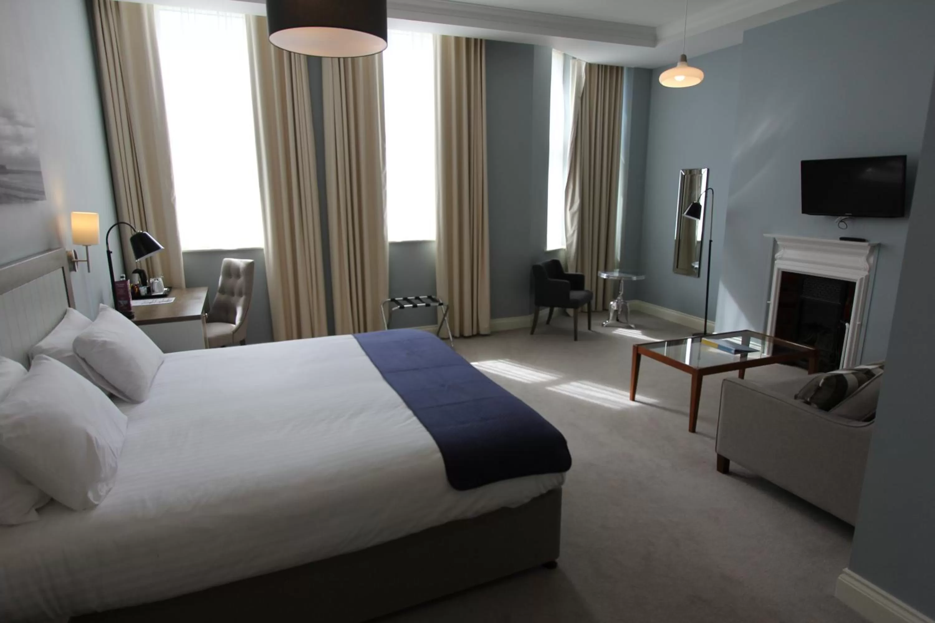 Bedroom, Bed in Yarrow Hotel