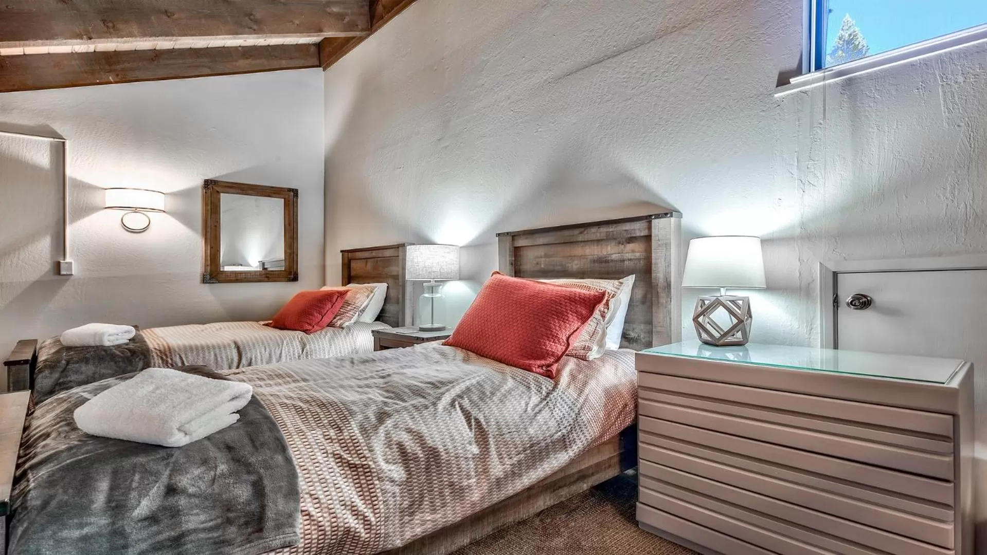 Bed in Lakeland Village at Heavenly