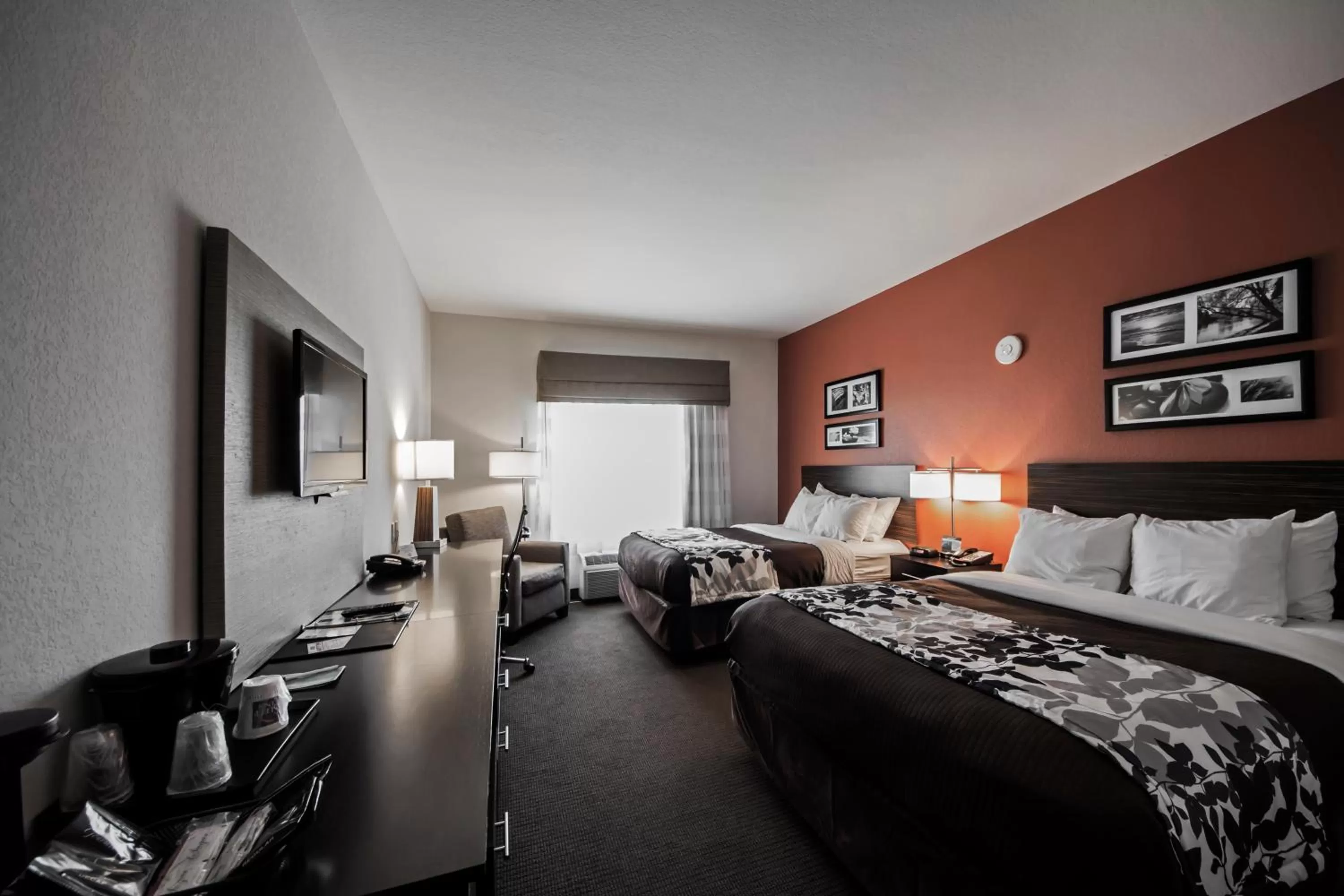 Photo of the whole room, Bed in Sleep Inn & Suites Hennessey