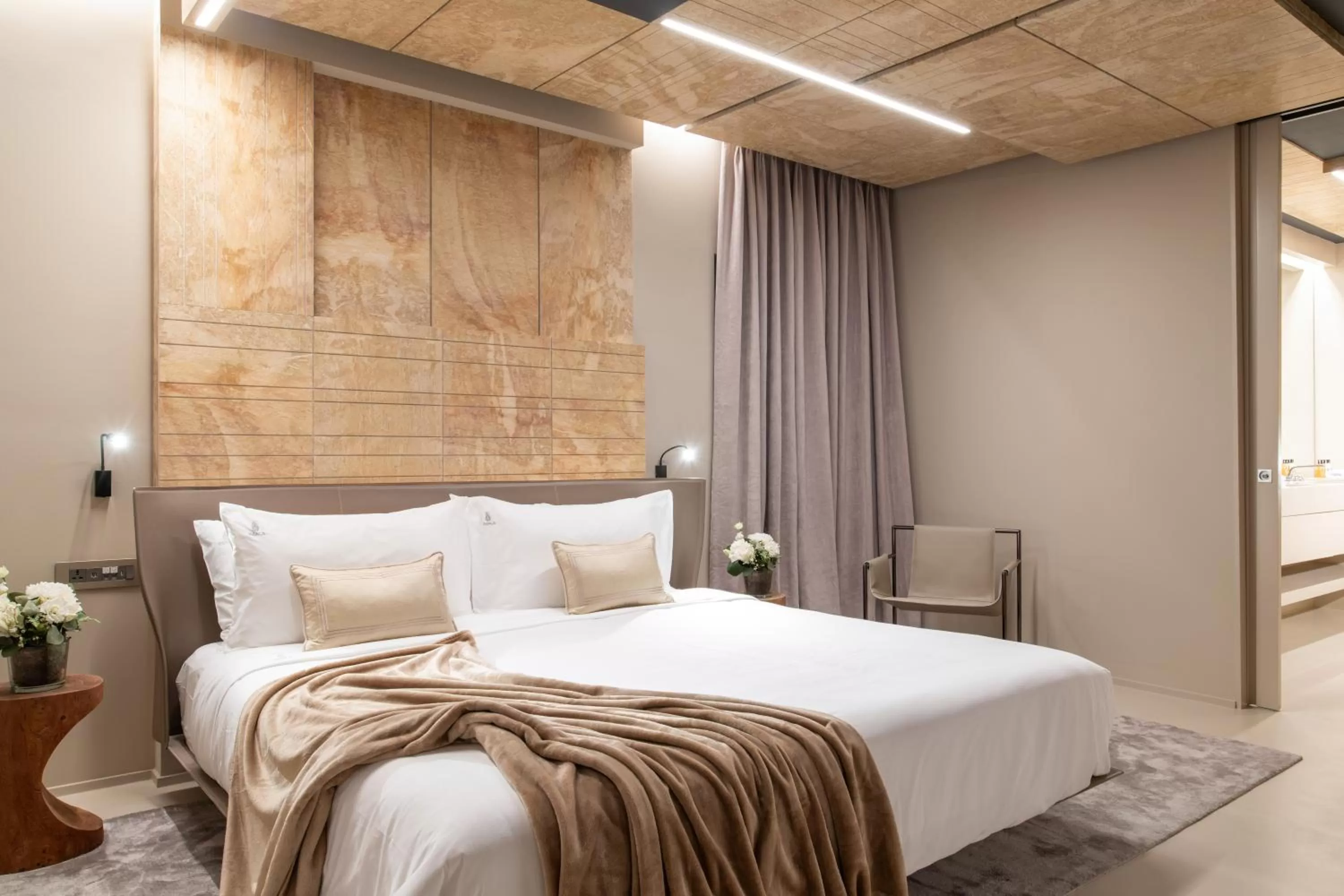 Bed in Iniala Harbour House