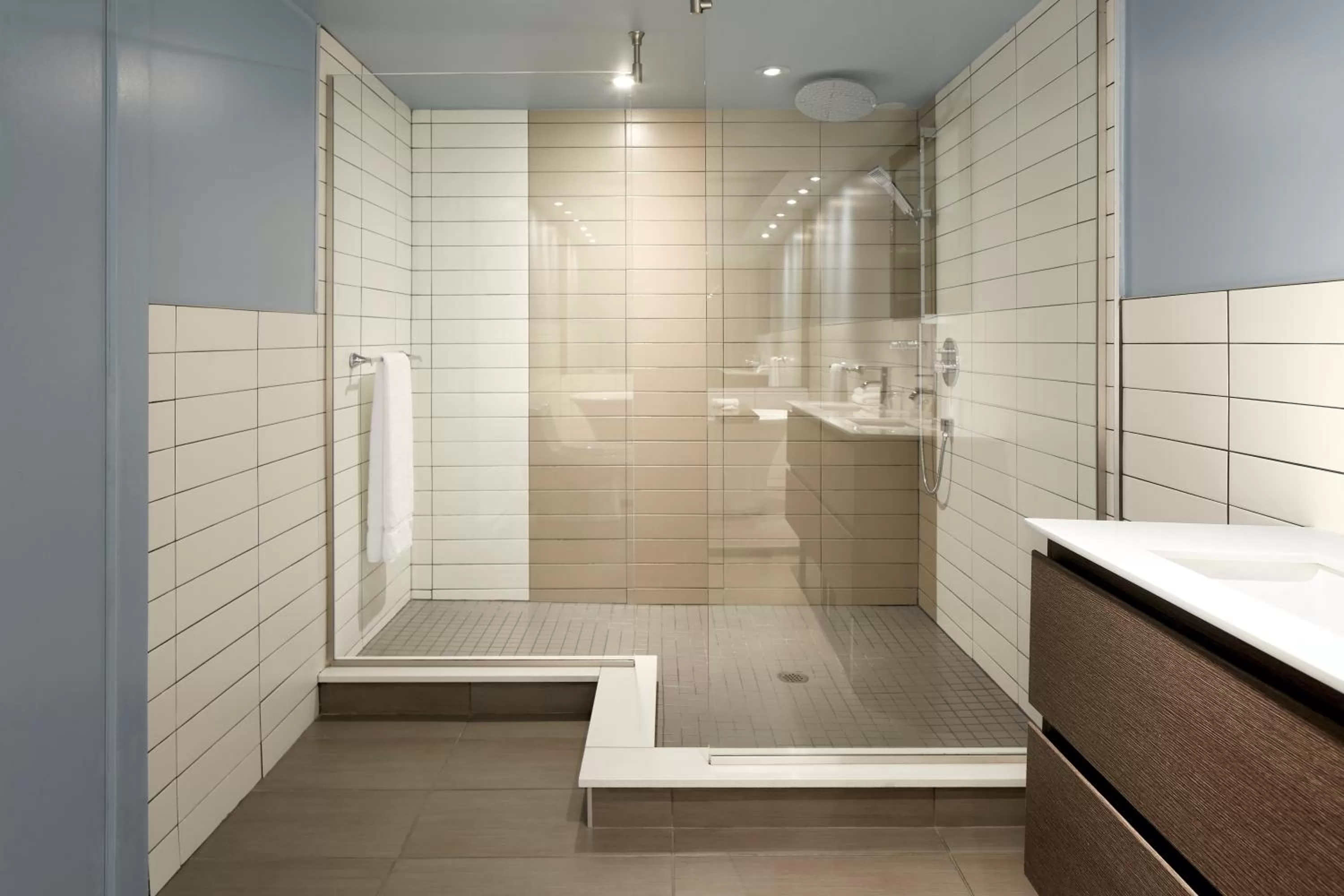 Shower in Hôtel Rive Gauche