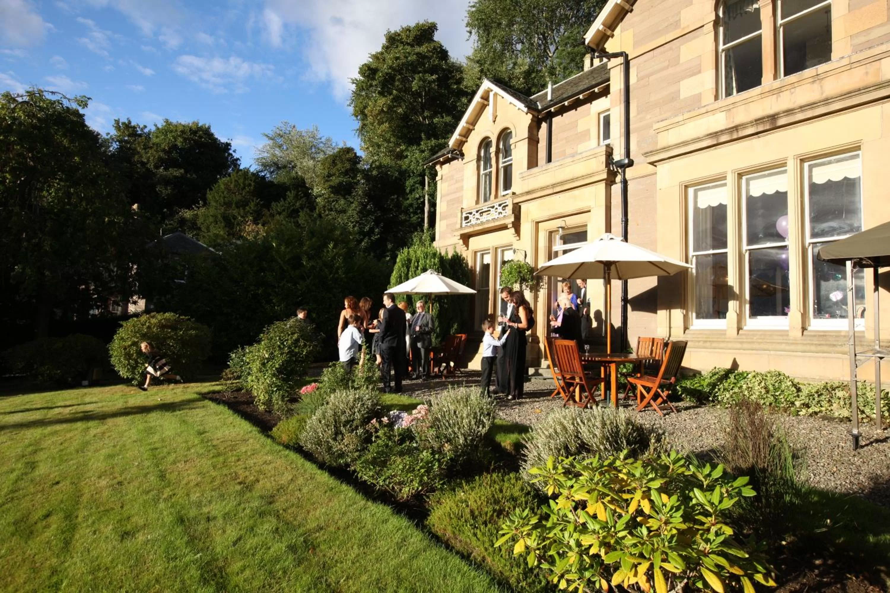 Facade/entrance in Sunbank House Metro Hotel