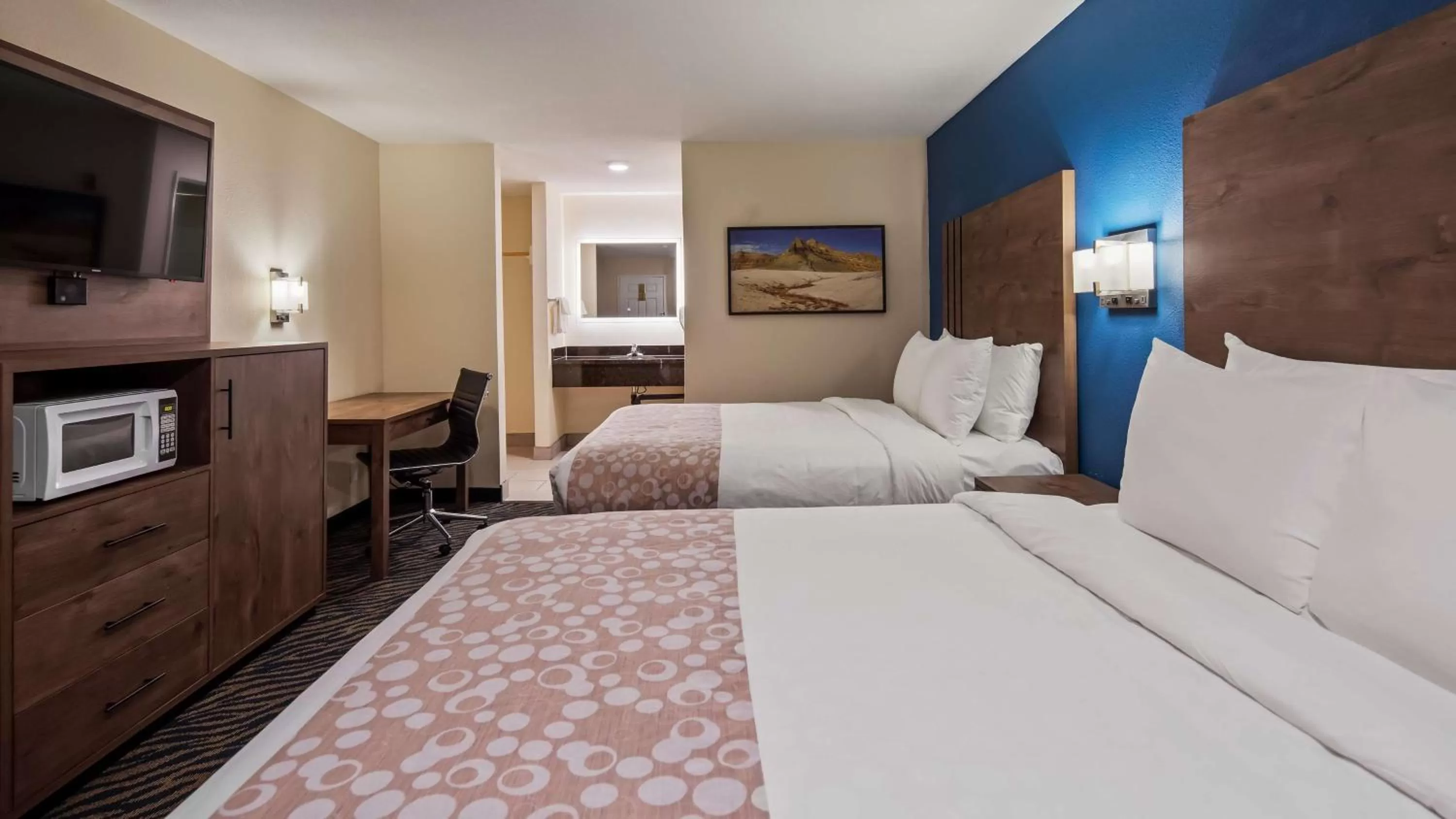 Bedroom, Bed in SureStay Plus Hotel by Best Western Hesperia