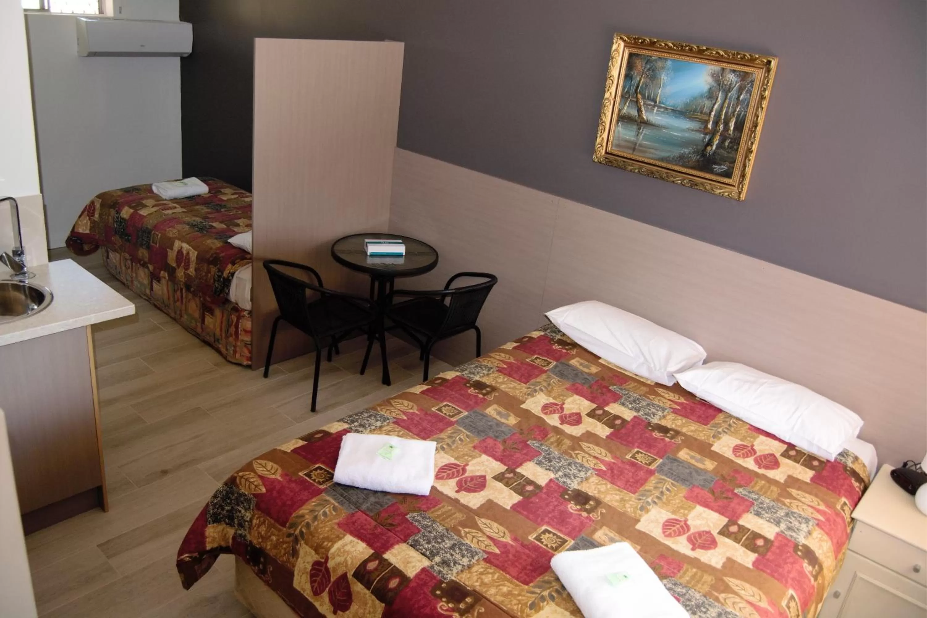 Bed in Civic Motor Inn