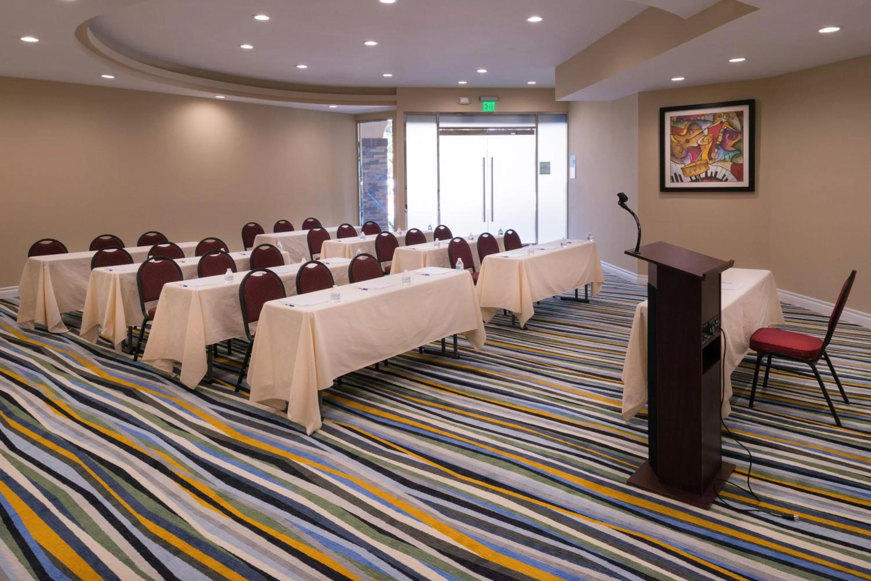 Meeting/conference room in Holiday Inn Express & Suites Pasadena - Los Angeles by IHG