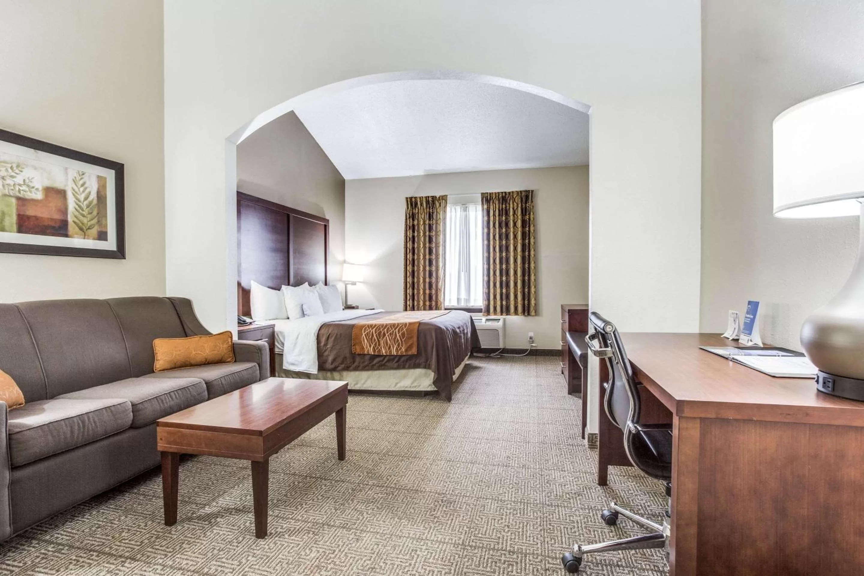 Photo of the whole room, Bed in Comfort Inn & Suites Love Field-Dallas Market Center