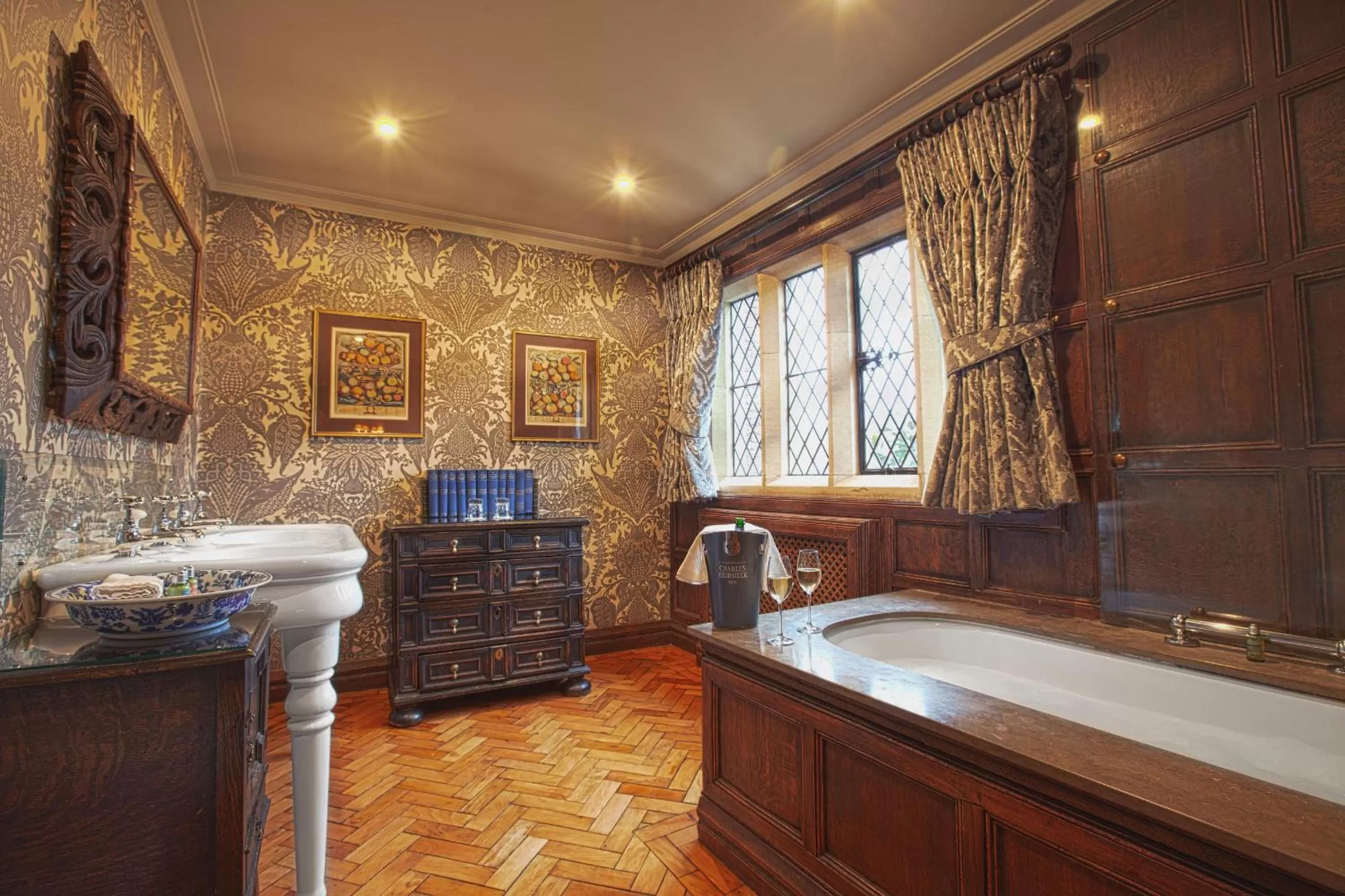 Bathroom in Great Fosters - Near Windsor