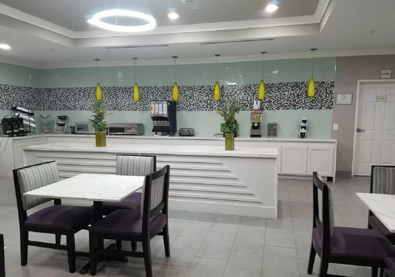 Breakfast in La Quinta by Wyndham Houston - Magnolia