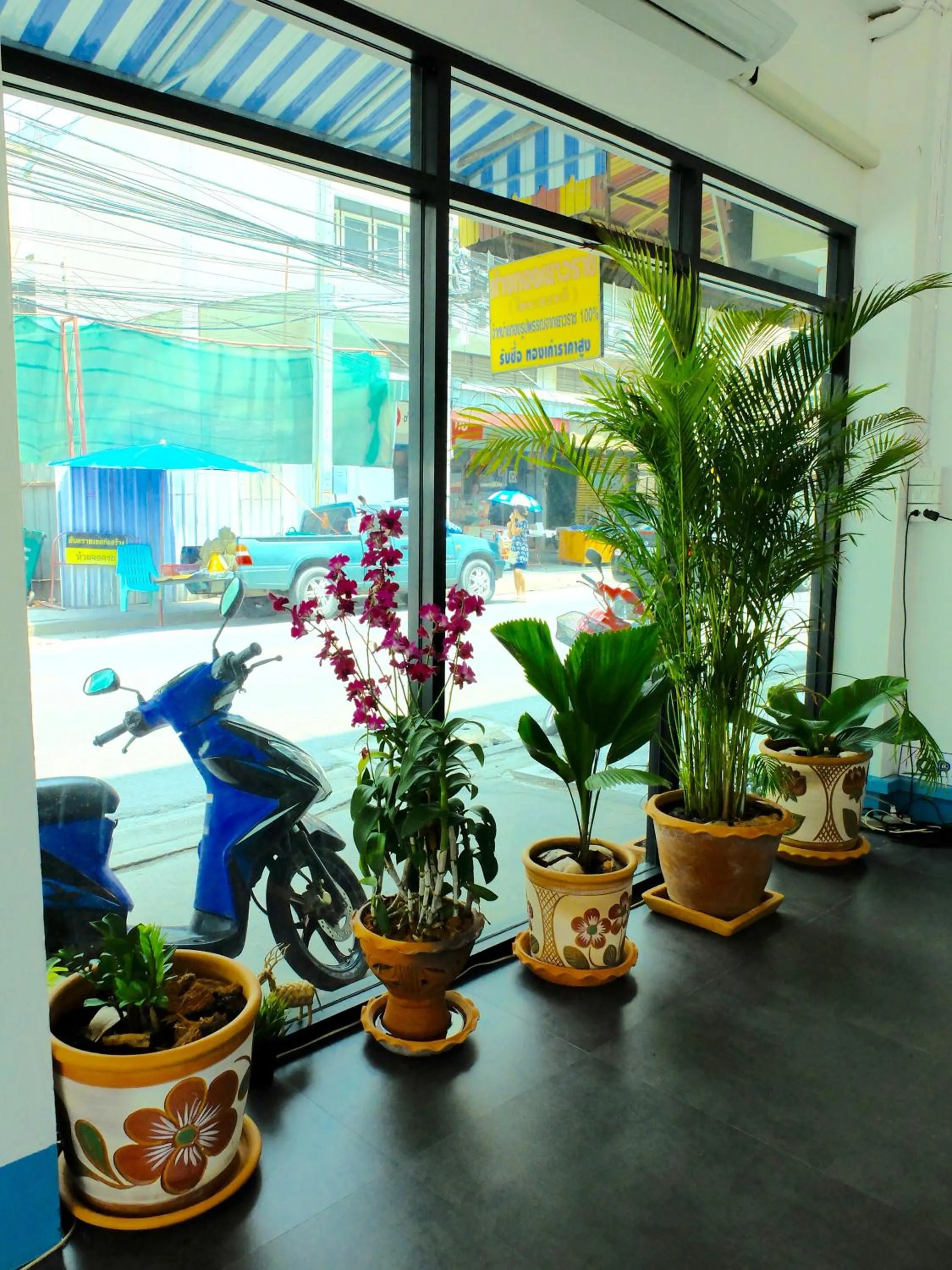 Decorative detail in We Inn