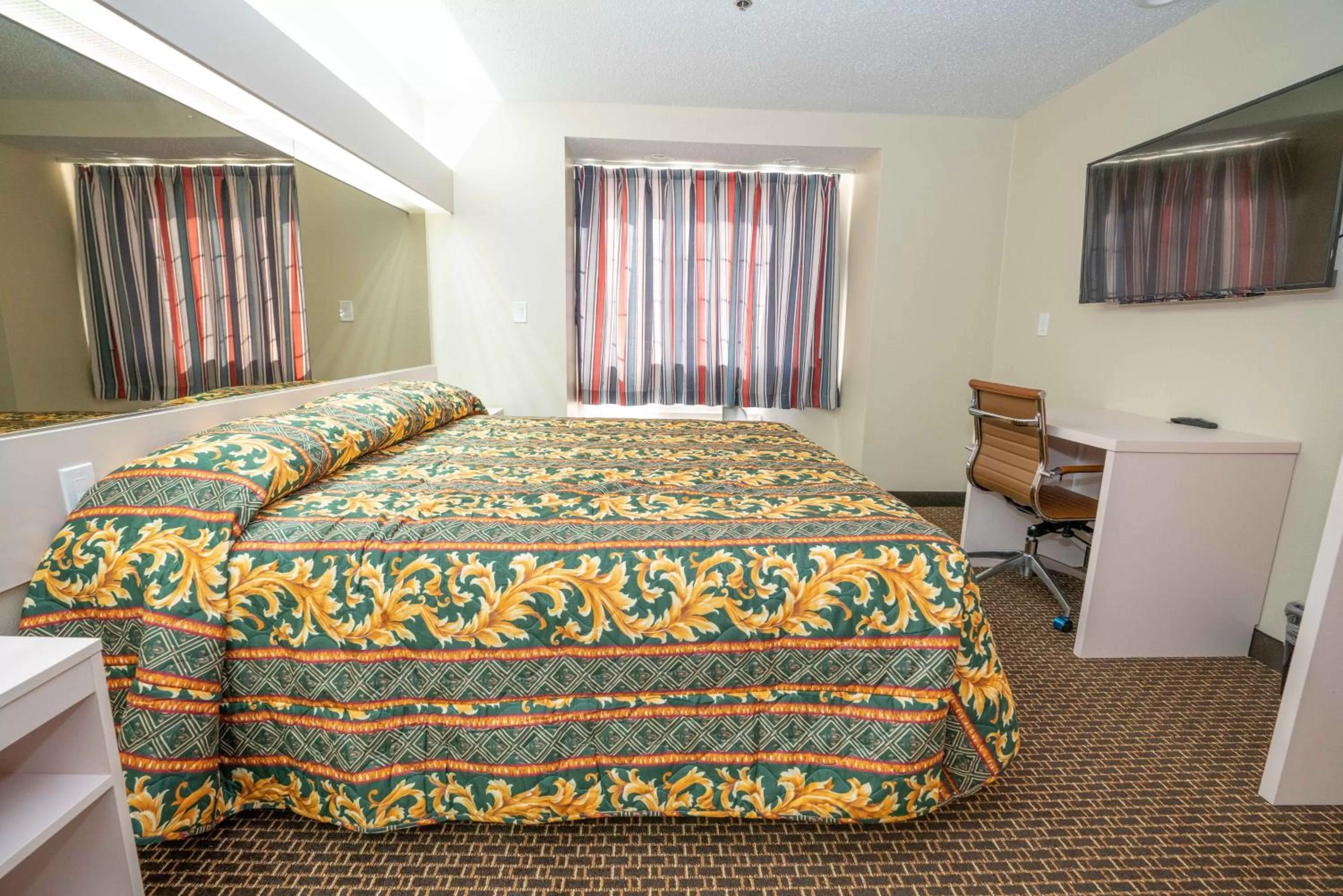 Bed in Regency Inn & Suites DFW