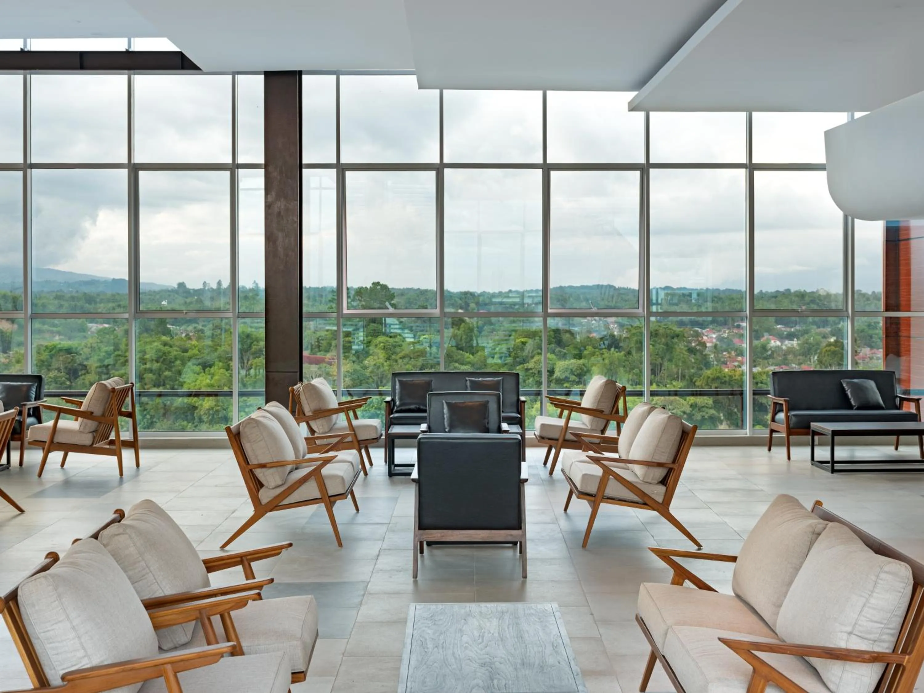 Restaurant/places to eat in Hotel Santika Bukittinggi