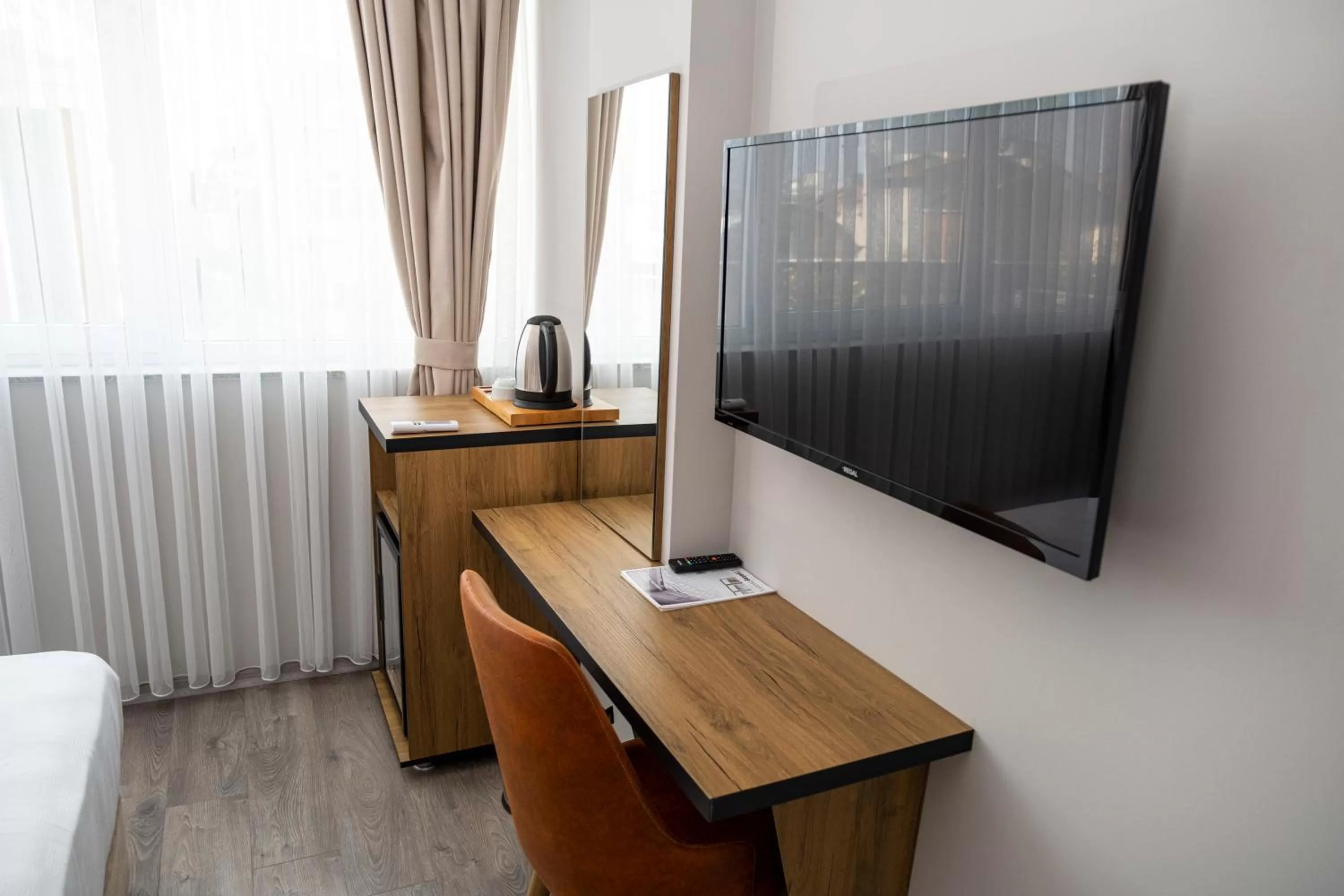 TV and multimedia in Comfort Center Suit Hotel