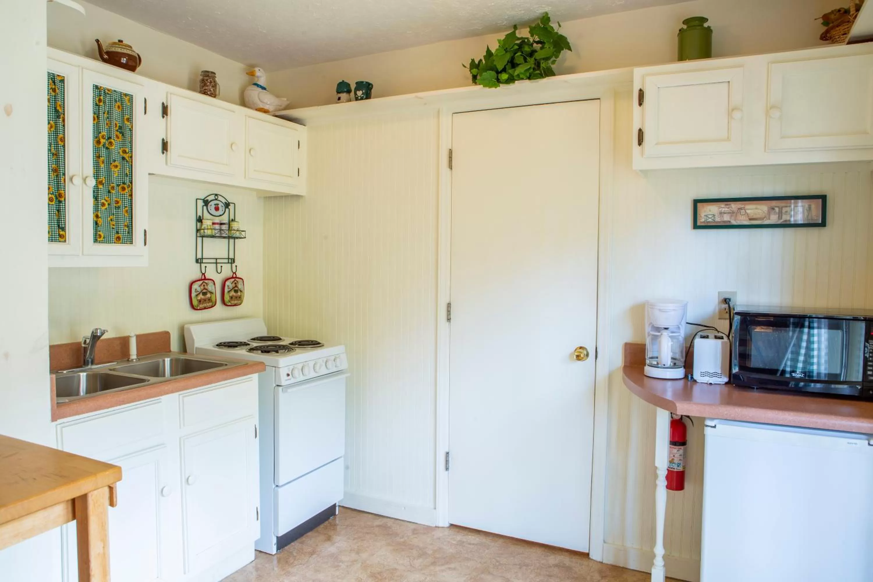 Kitchen or kitchenette in The Chimney Rock Inn & Cottages