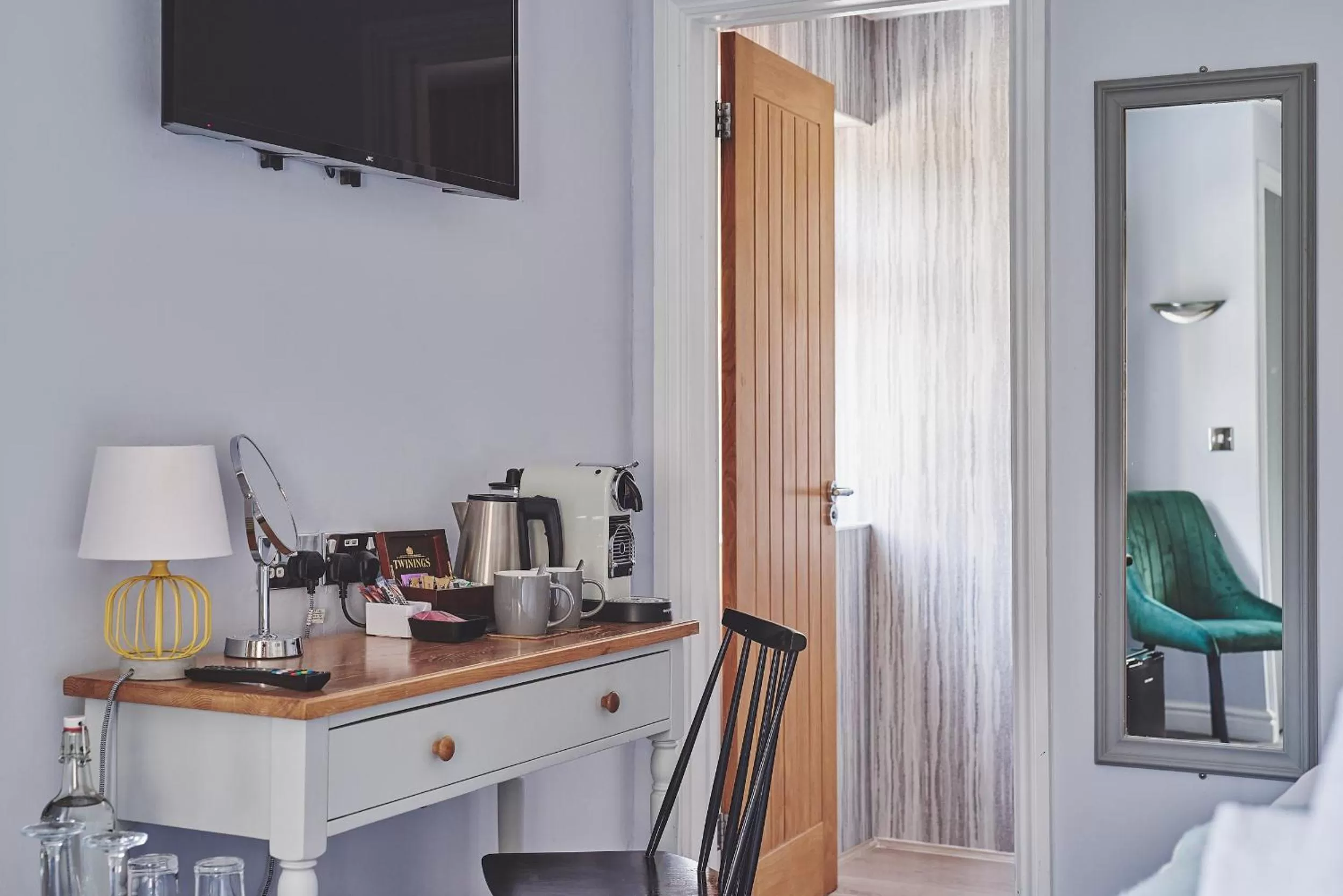 Coffee/tea facilities, Bed in The Lansdowne Guest House