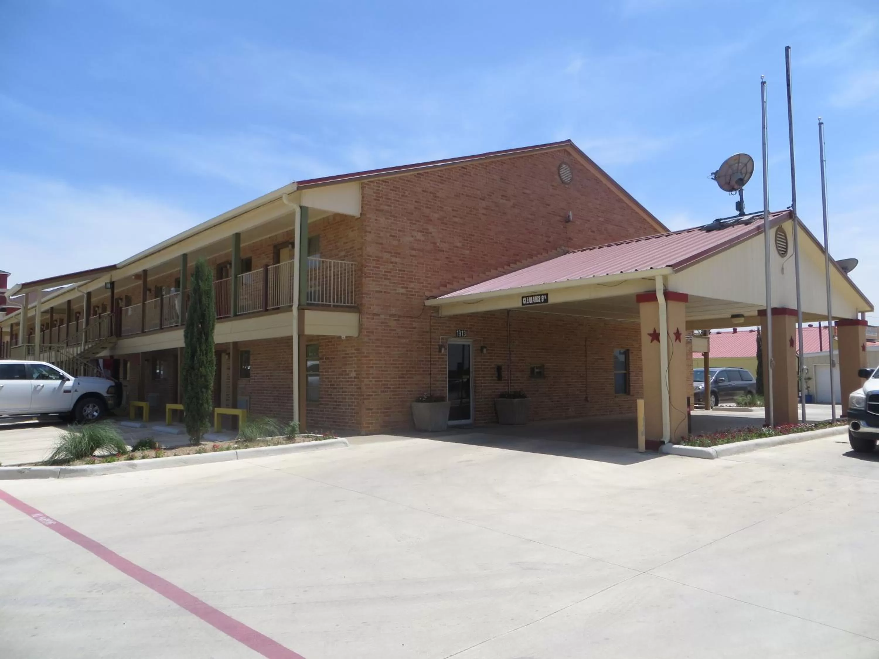 Facade/entrance in Super 8 by Wyndham Pleasanton