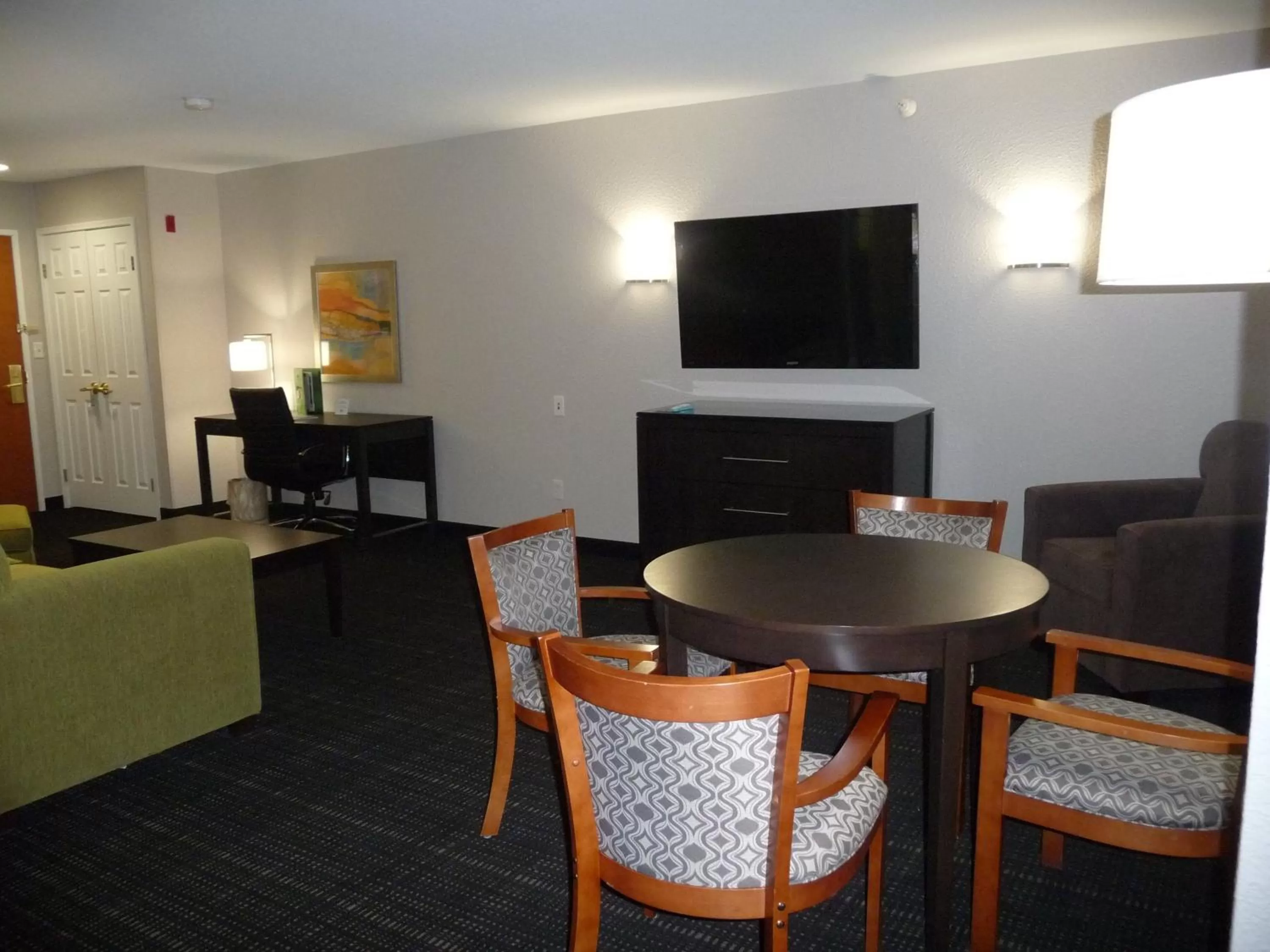 Deluxe King Studio Suite - Non-Smoking in Wingate by Wyndham Columbia