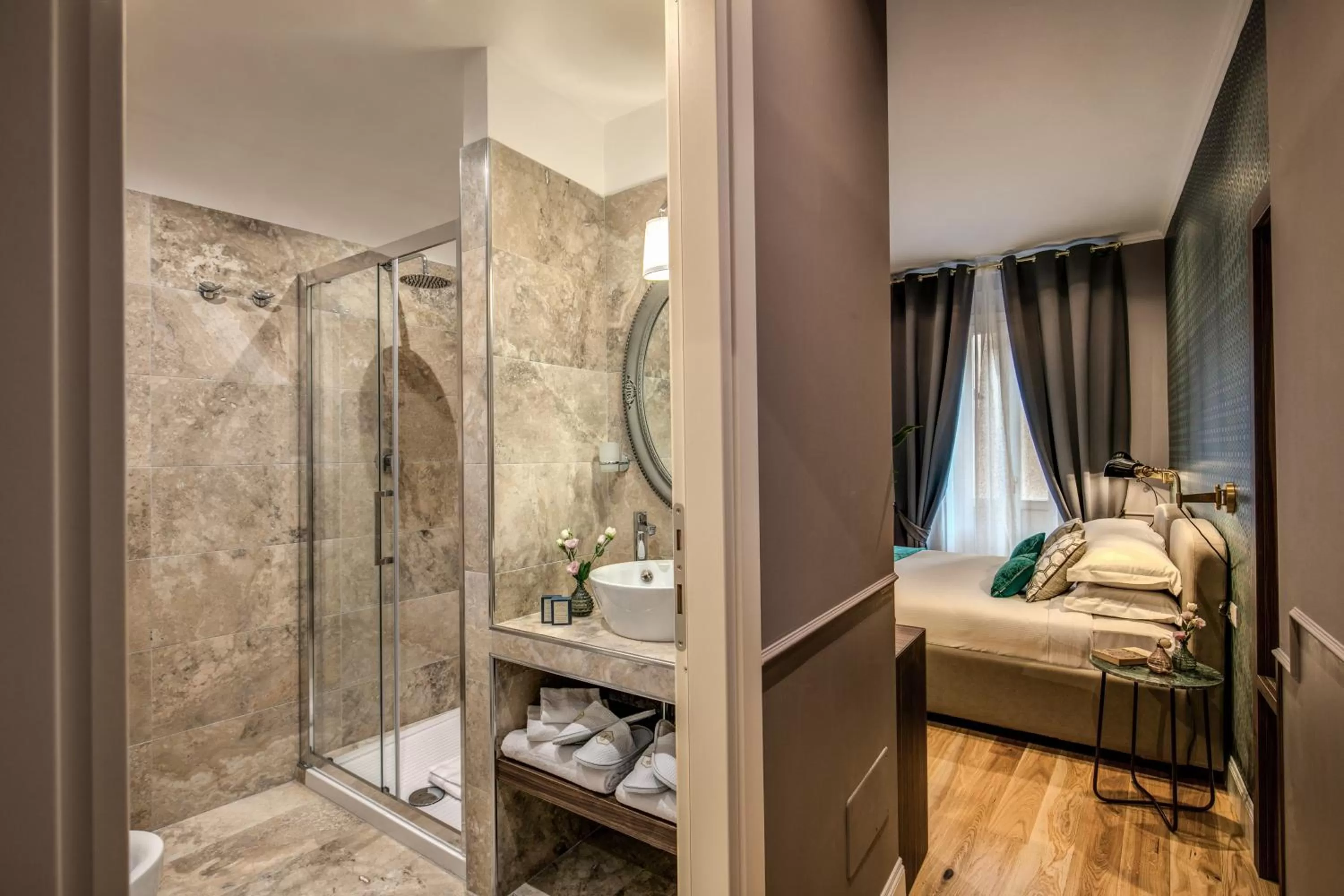 Shower in Tree Charme Parliament Boutique Hotel