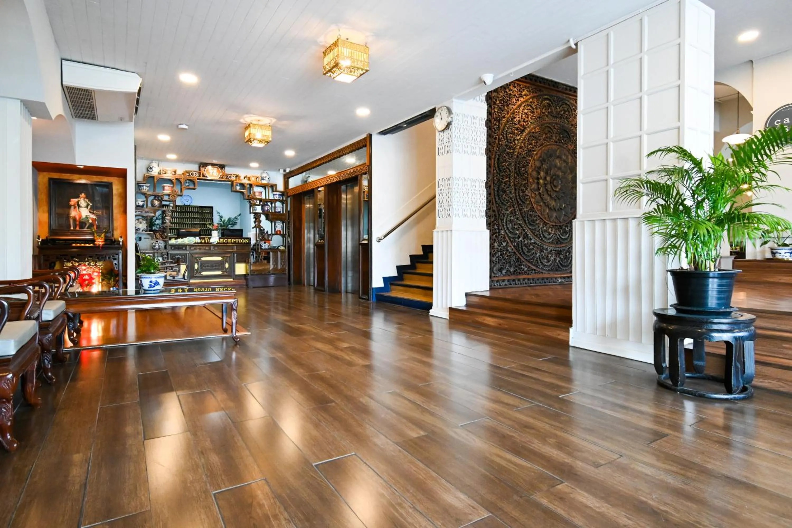 Lobby or reception in The Krungkasem Srikrung Hotel