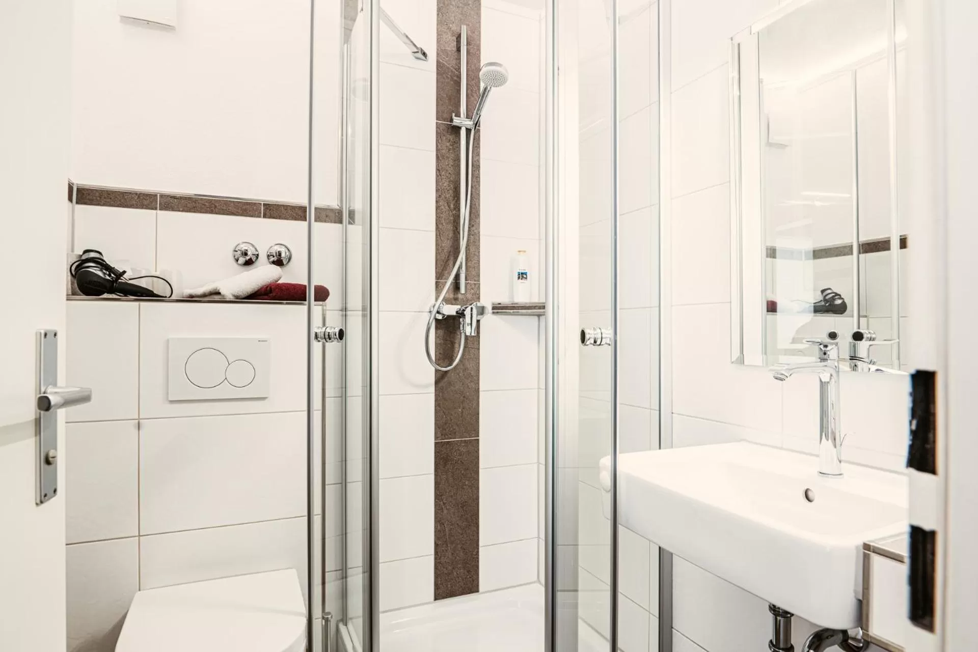 Shower in Hotel Jakob