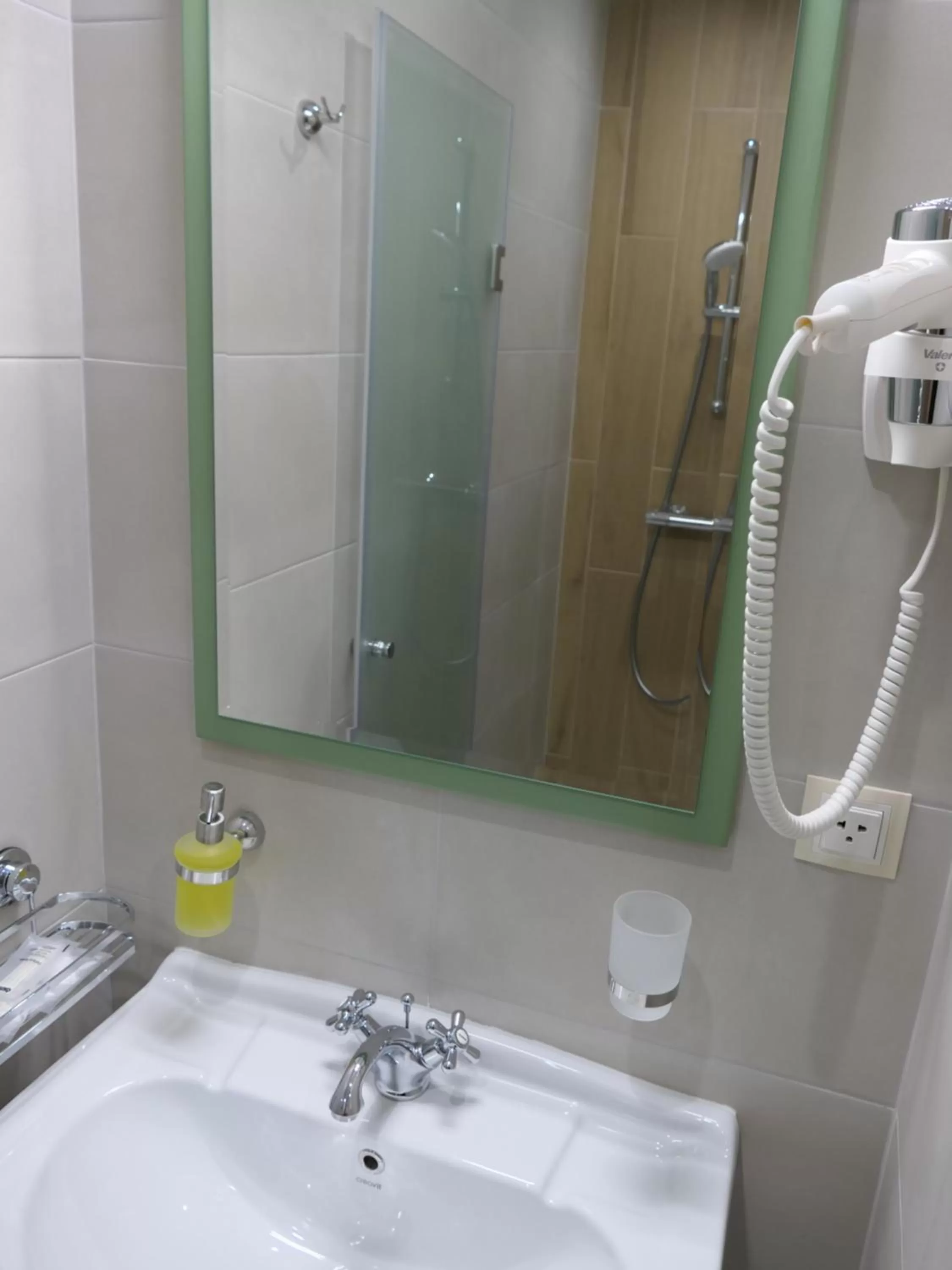 Bathroom in Hotel MEDITERRANEO