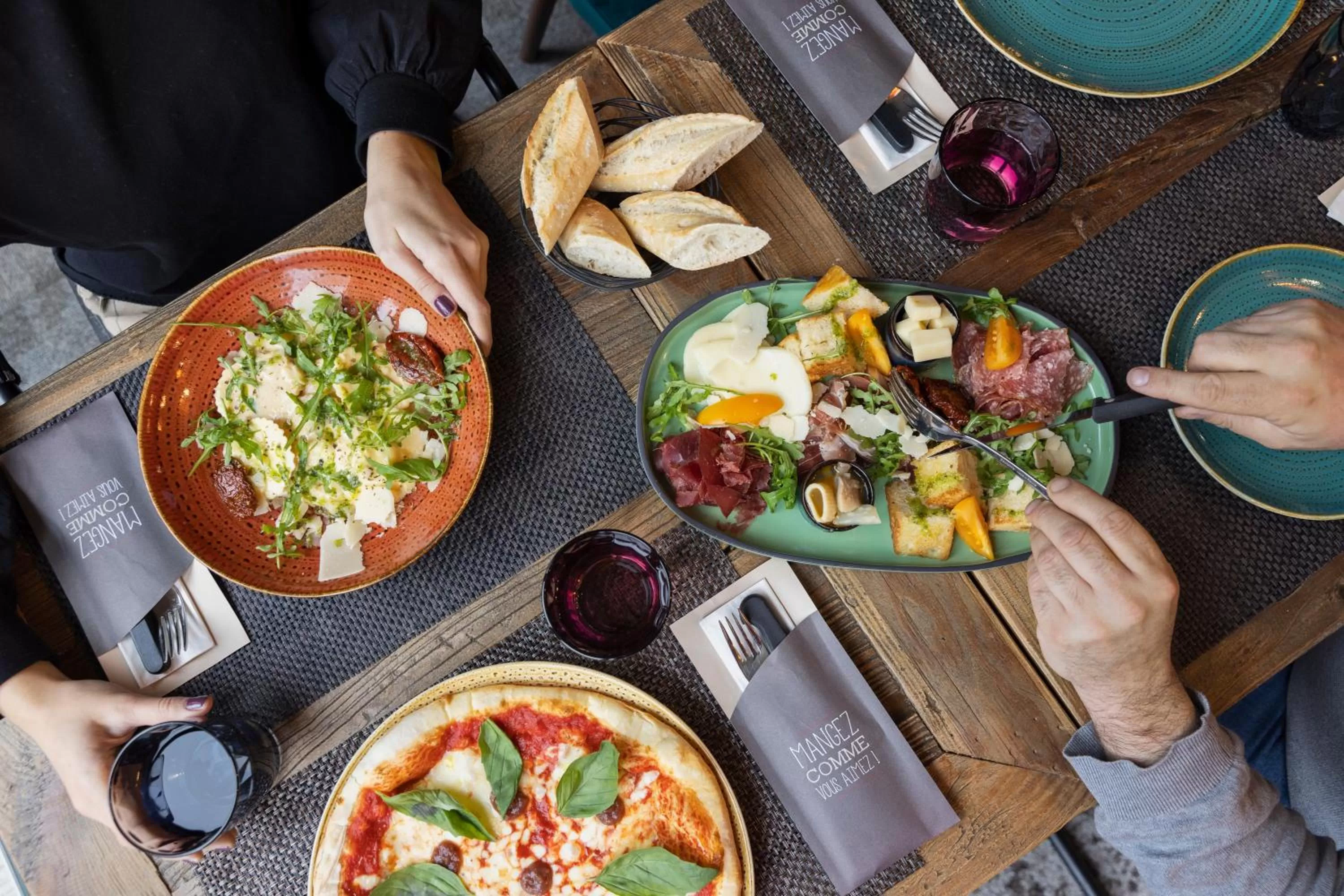 People in ibis Styles Amiens Centre