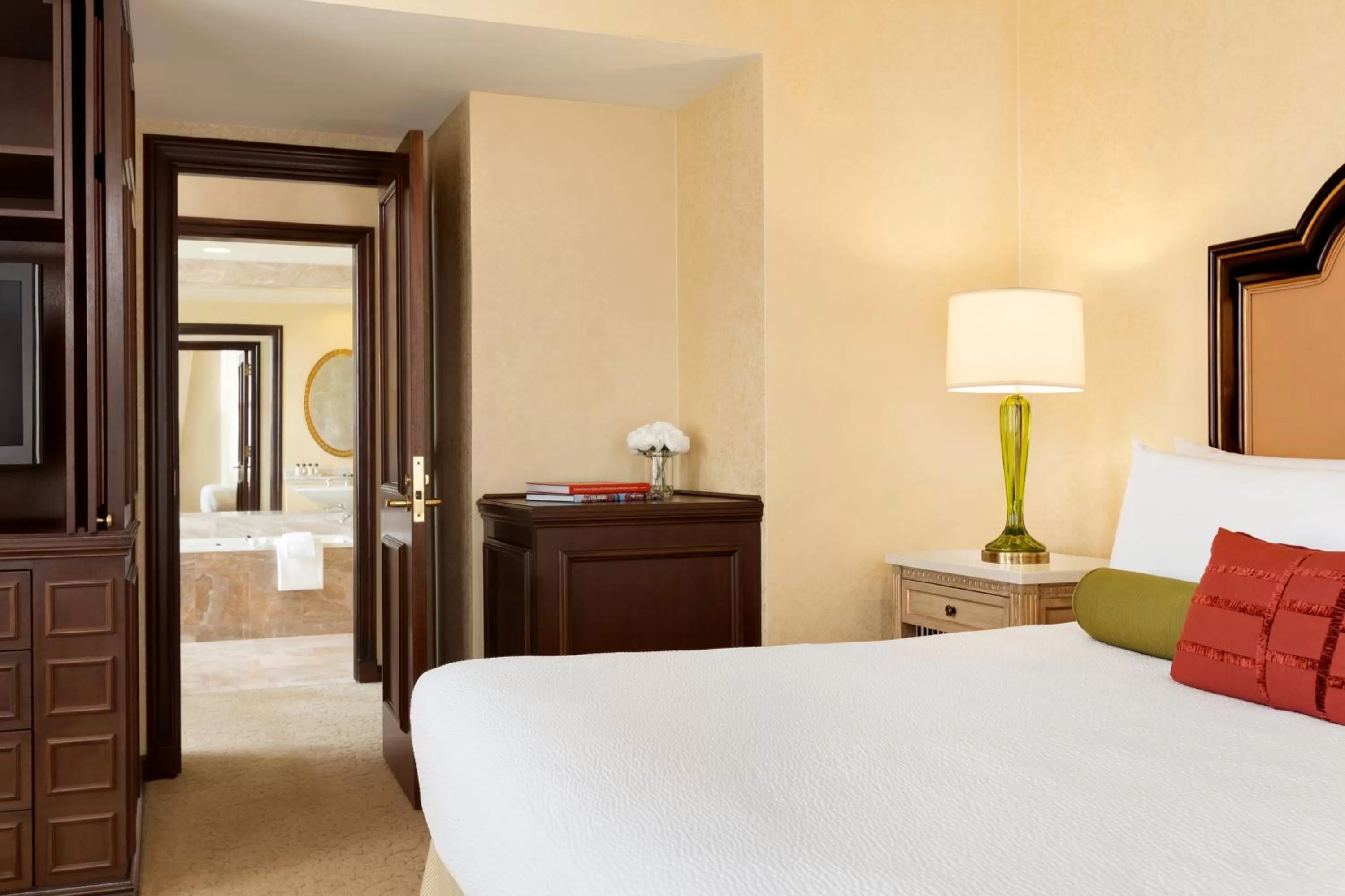 Bathroom, Bed in Hotel Du Pont