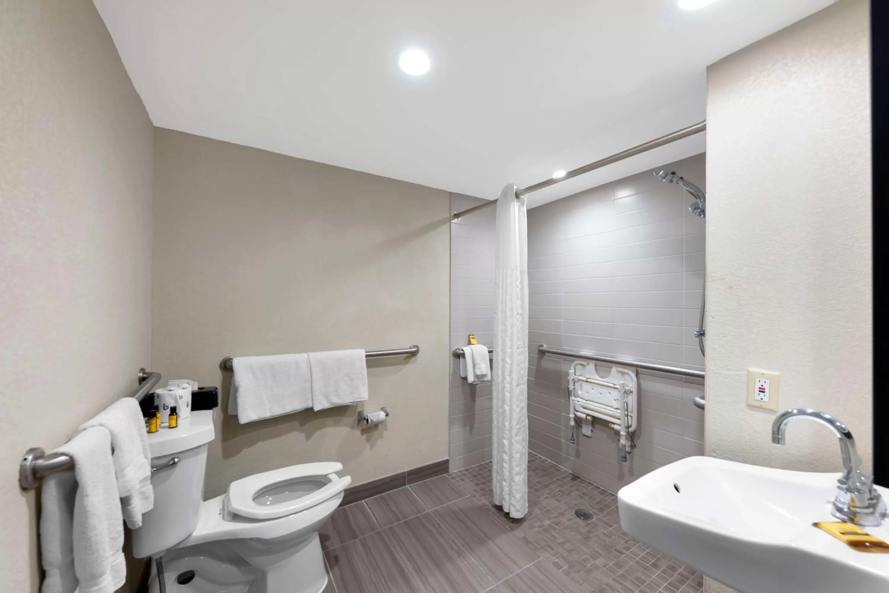 Bathroom in Best Western Plus Austin Central