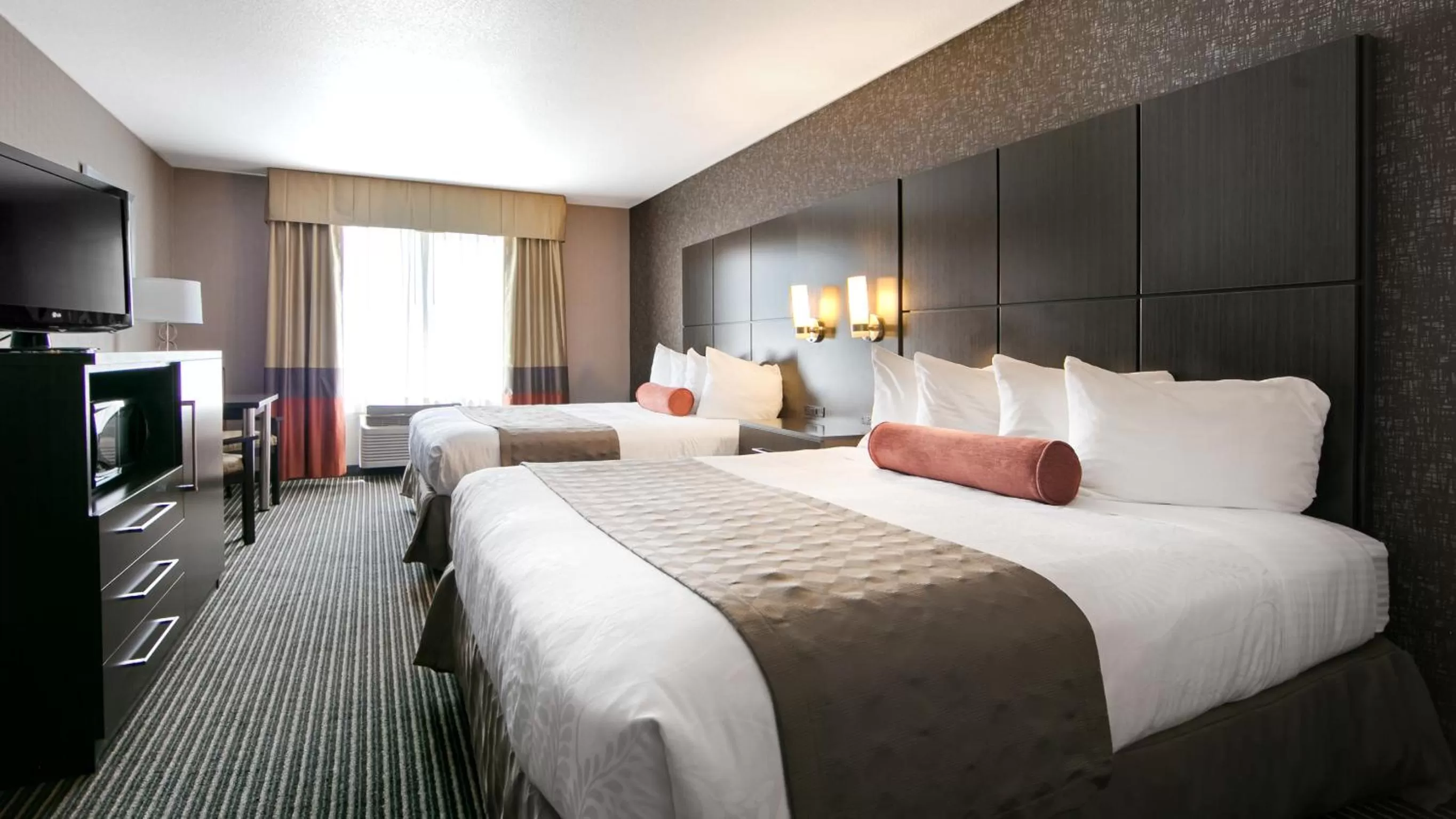 Bedroom, Bed in Best Western Plus Rama Inn & Suites