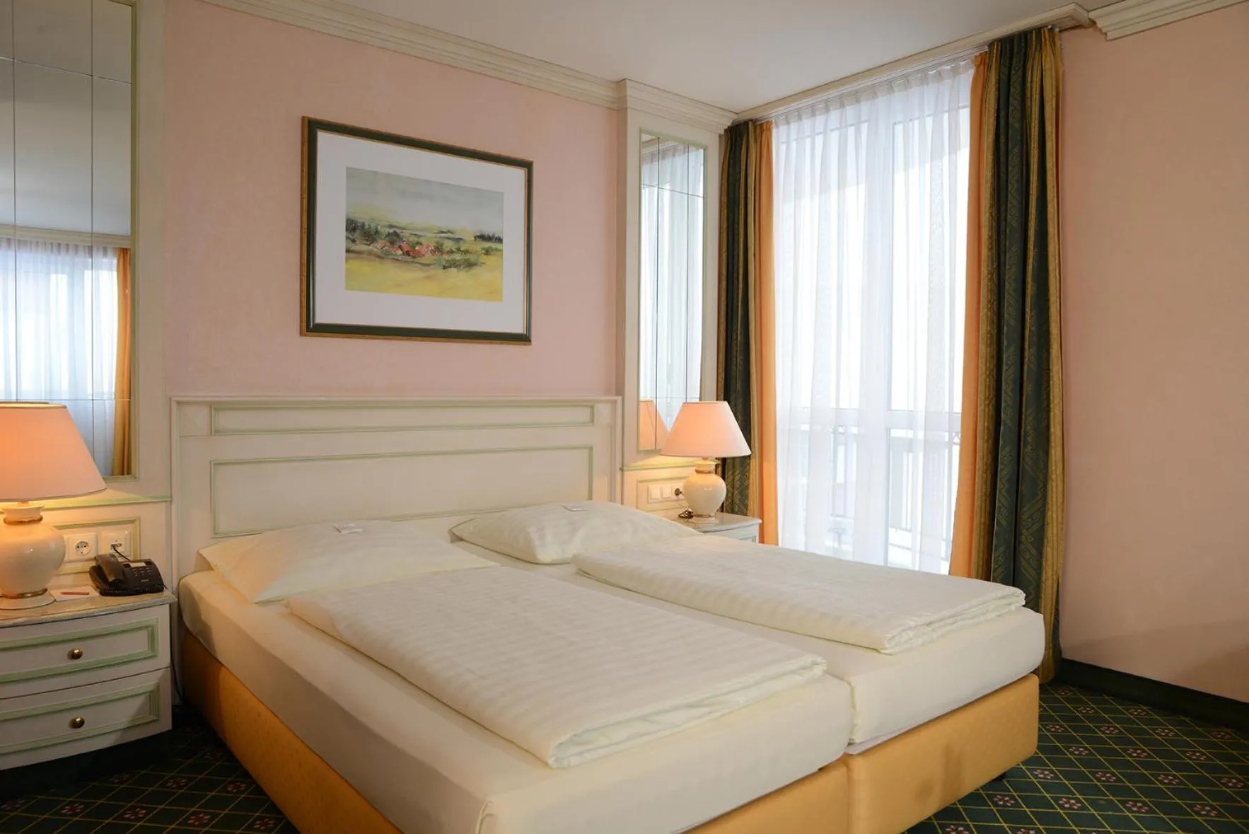 Photo of the whole room, Bed in The Monarch Hotel