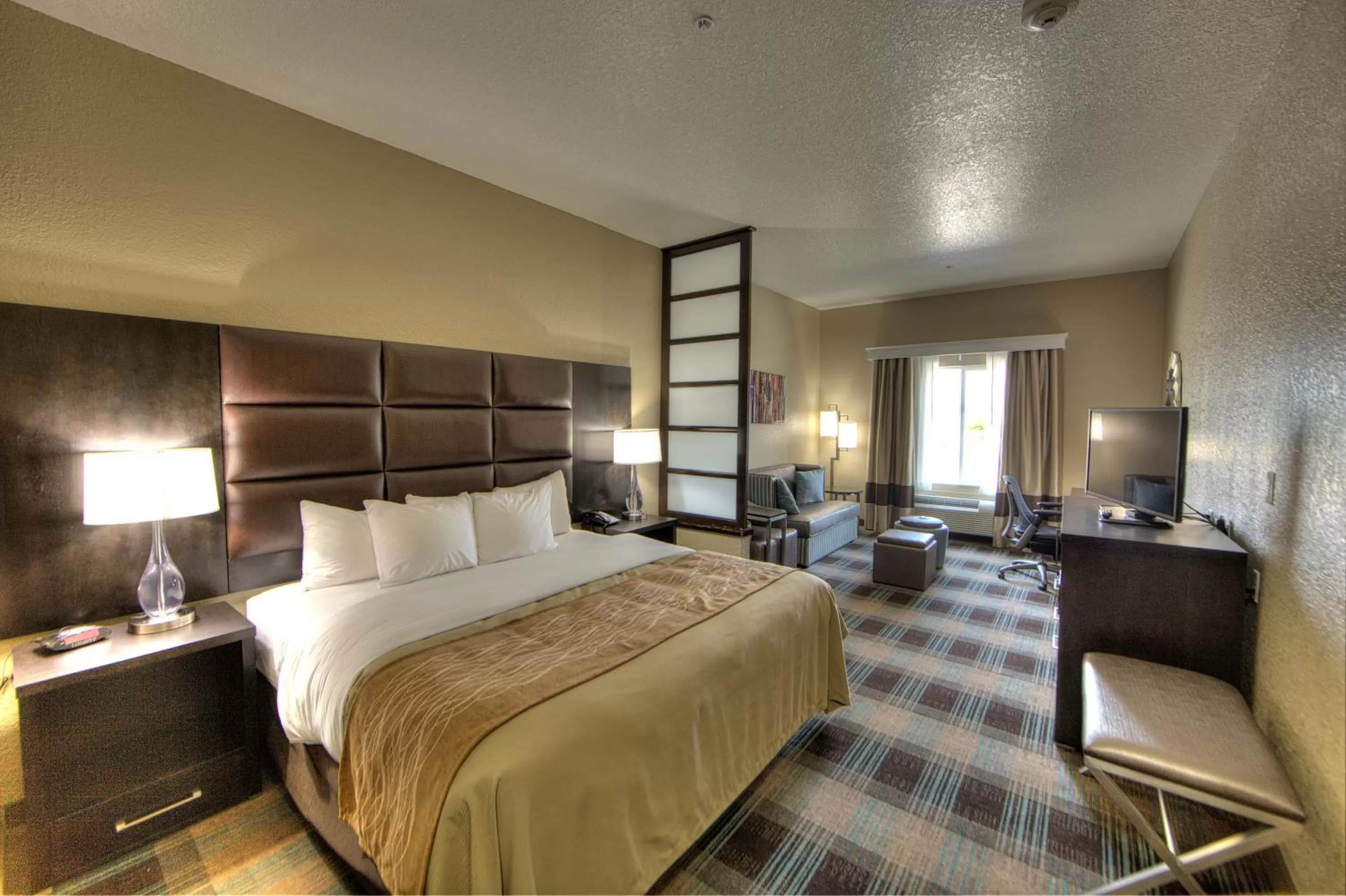 Bed in Comfort Inn & Suites, White Settlement-Fort Worth West, TX