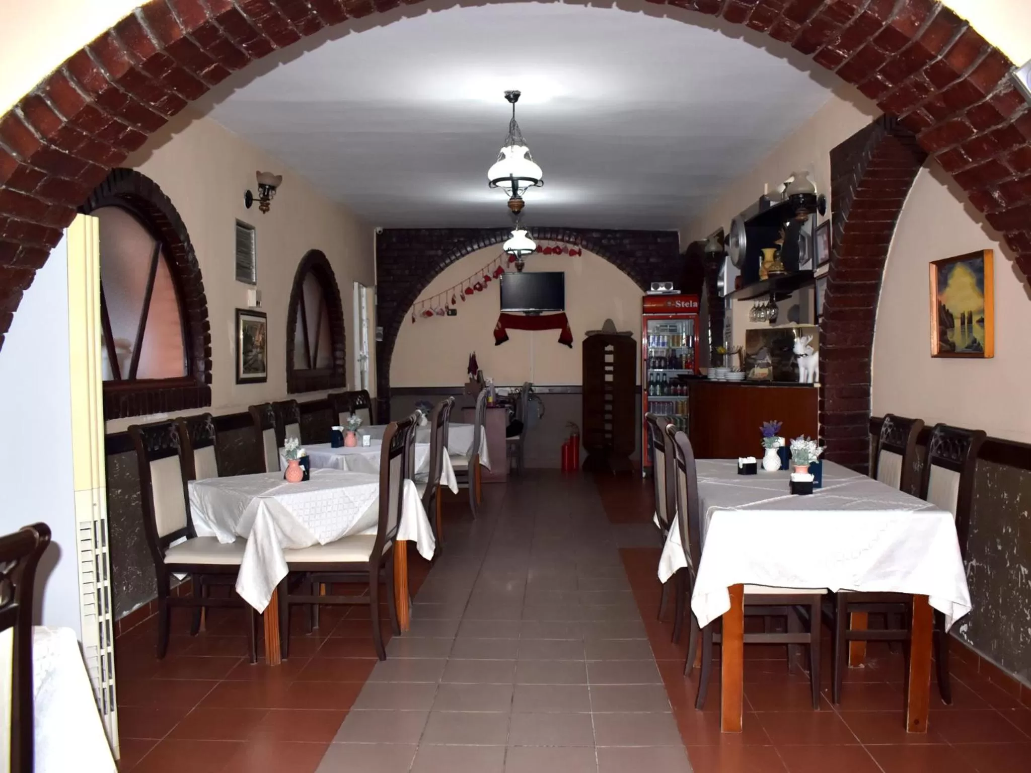 Restaurant/places to eat in Hotel Central