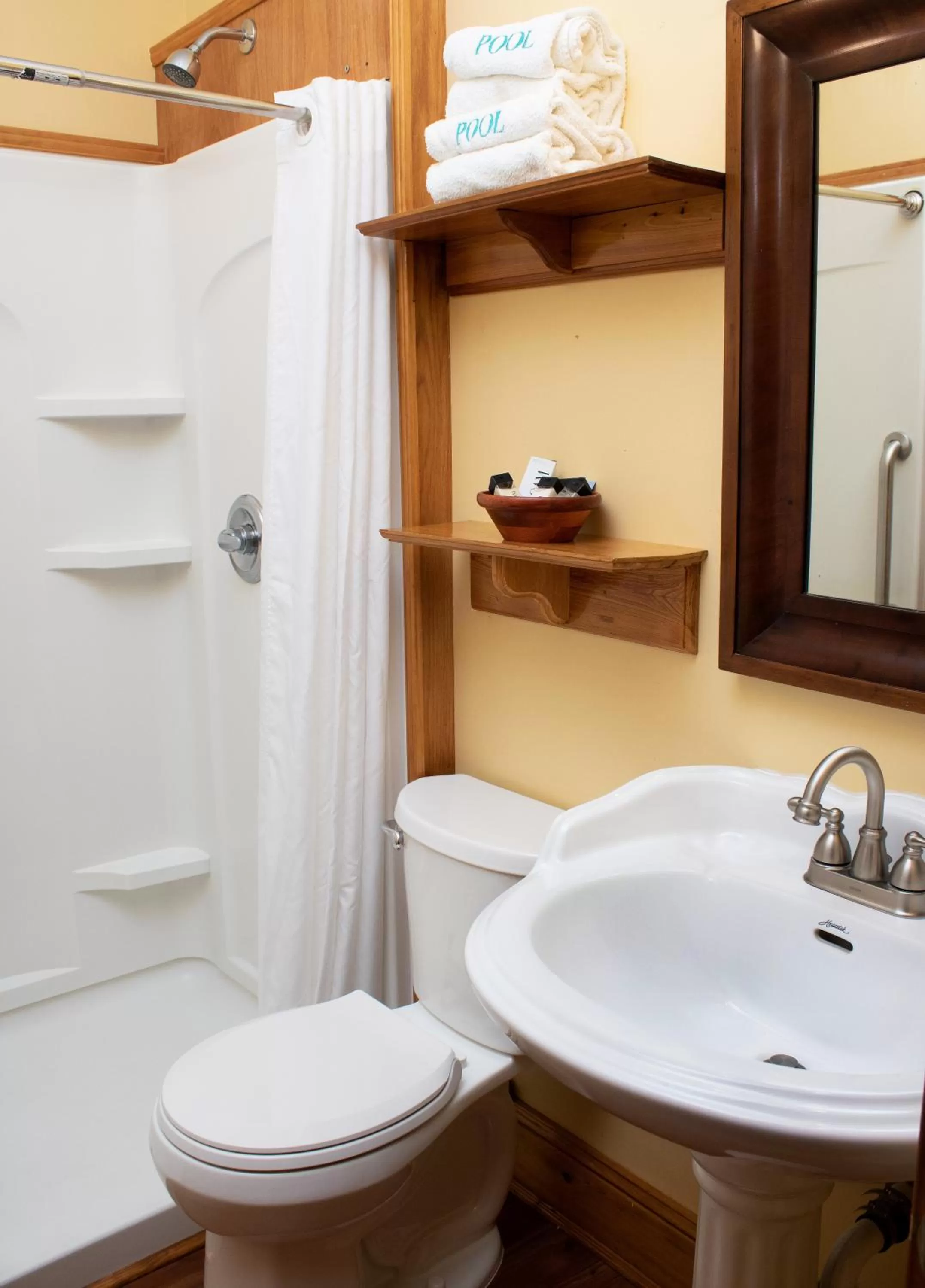 Piccadilly Room in Sweetwater Branch Inn