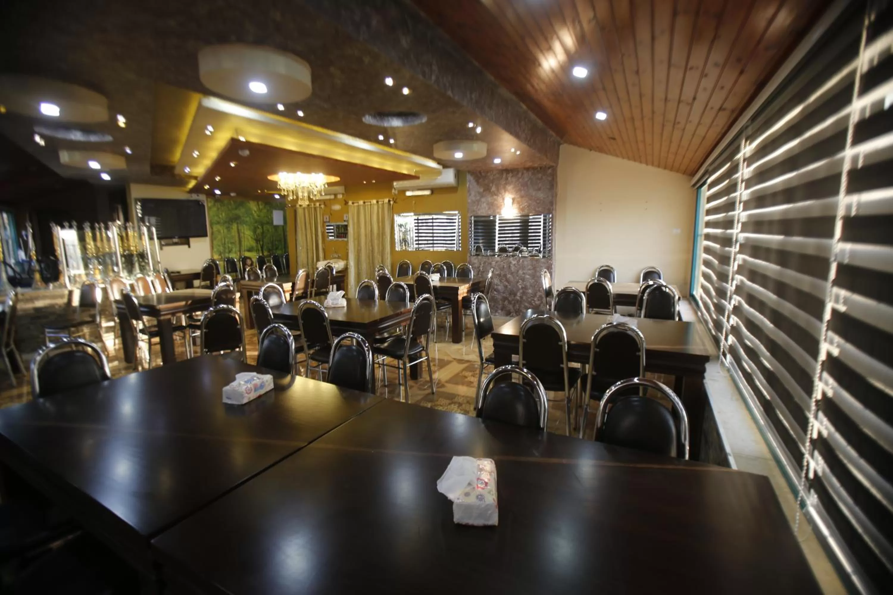 Restaurant/places to eat in Isra Hotel