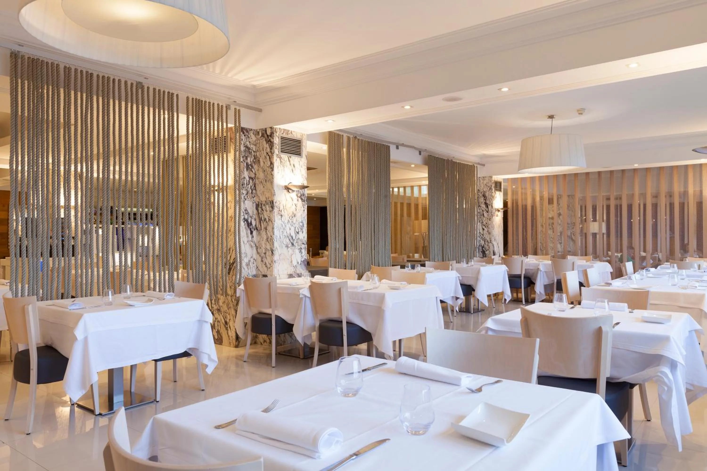 Restaurant/places to eat in Canyelles Platja