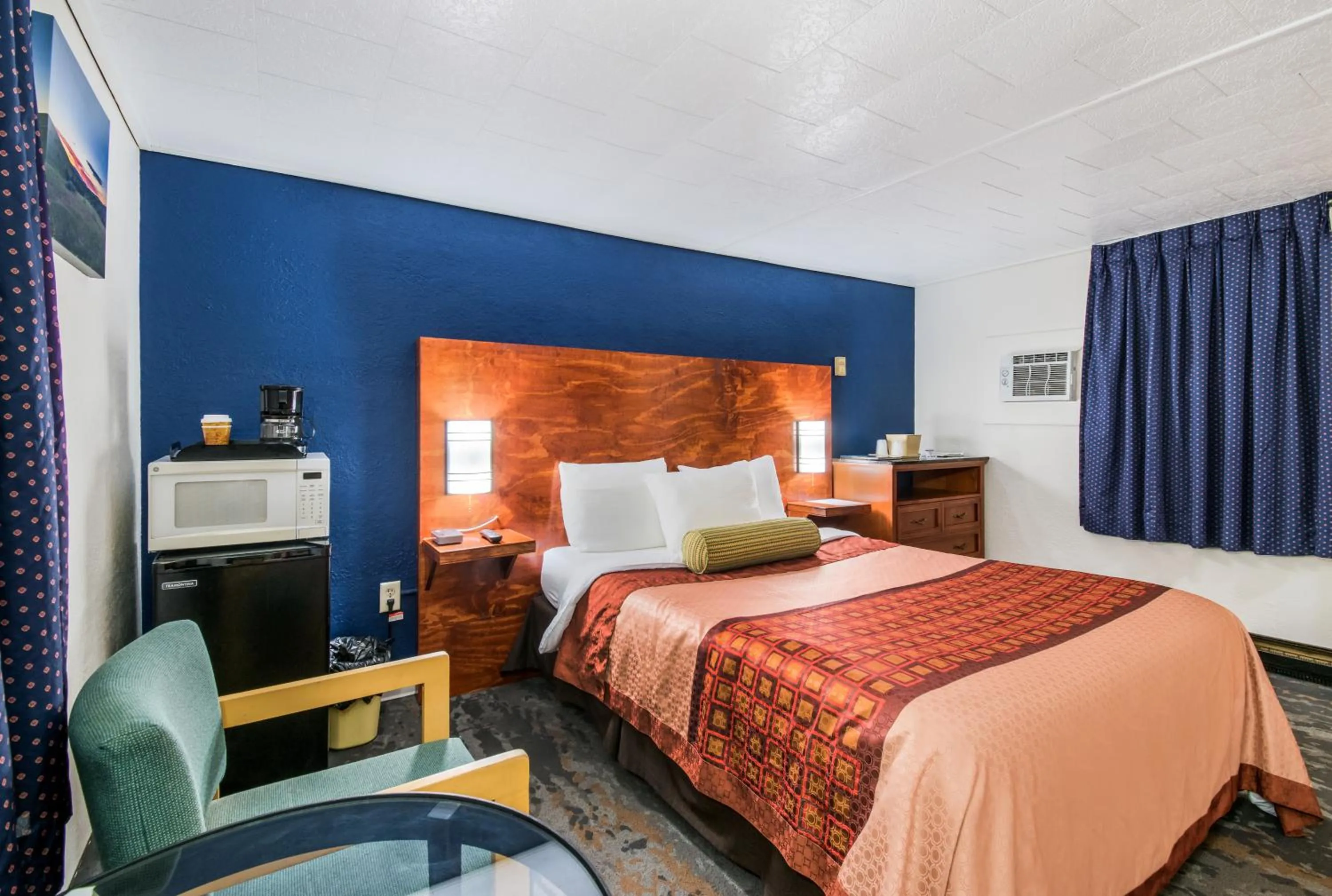 Bed in Highland Inn New Cumberland