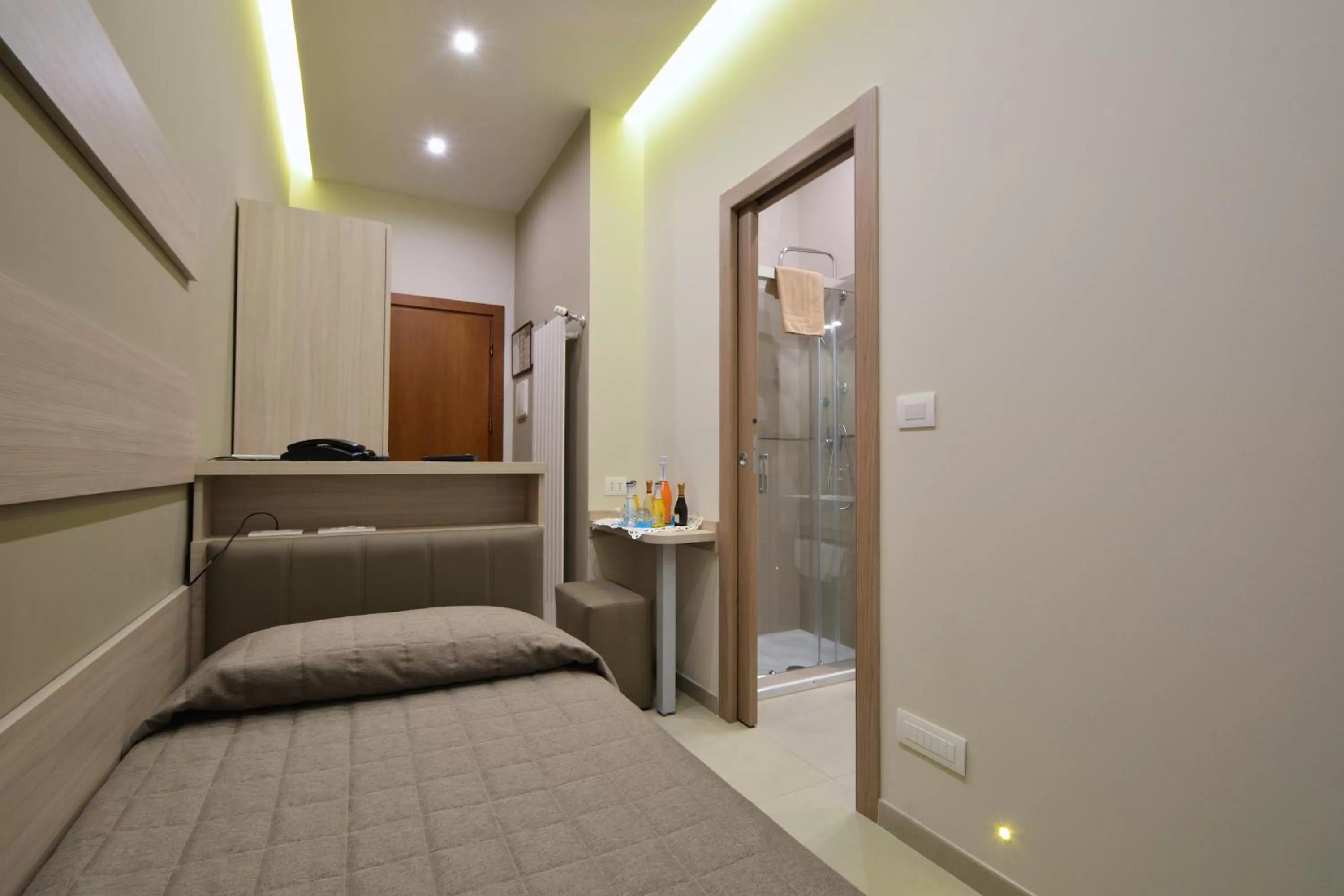 Photo of the whole room, Bed in Hotel Eden