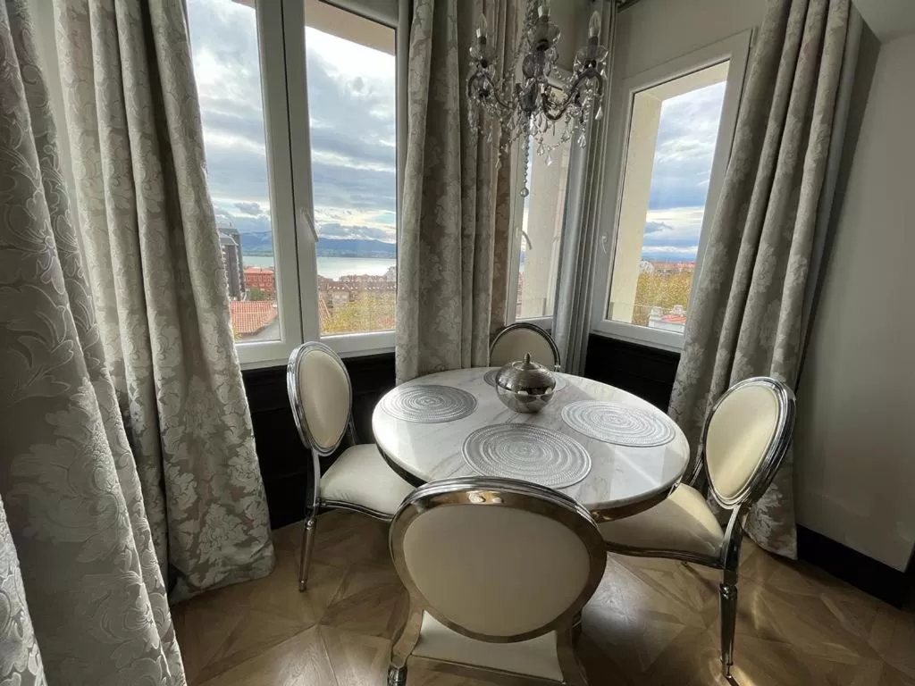 Dining Area in Hotel Royal Suite Santander