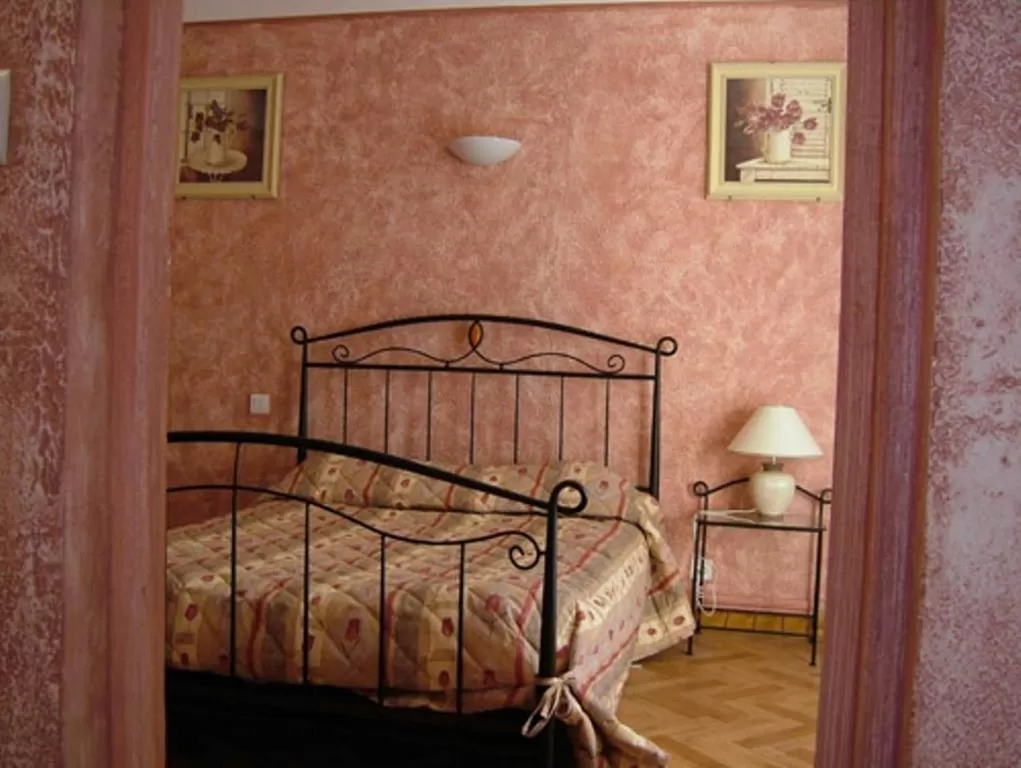 Bed in Au Bon Laboureur