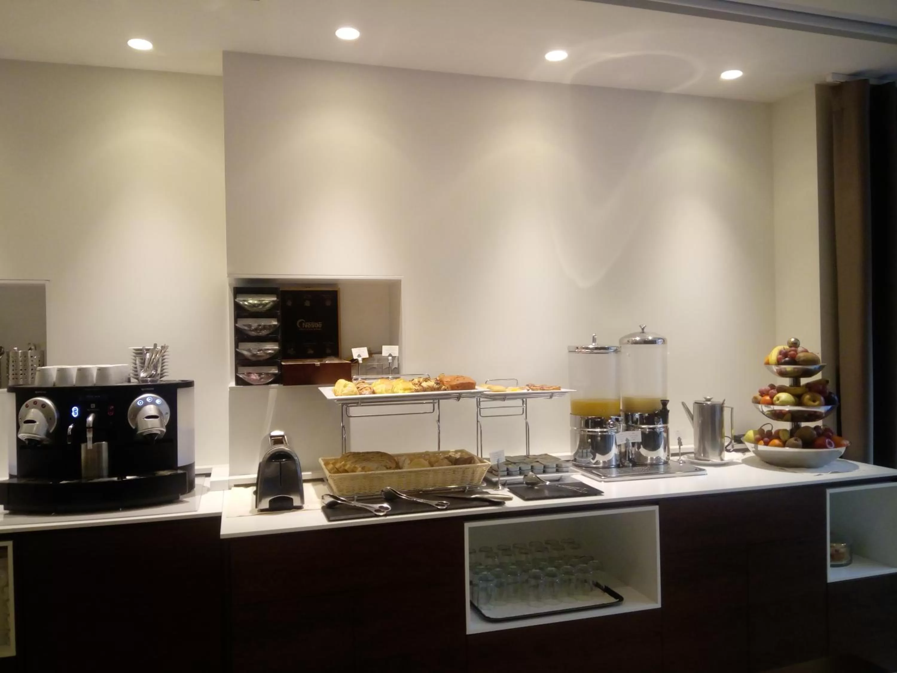 Buffet breakfast in Hotel Aveiro Center by Alboi Group