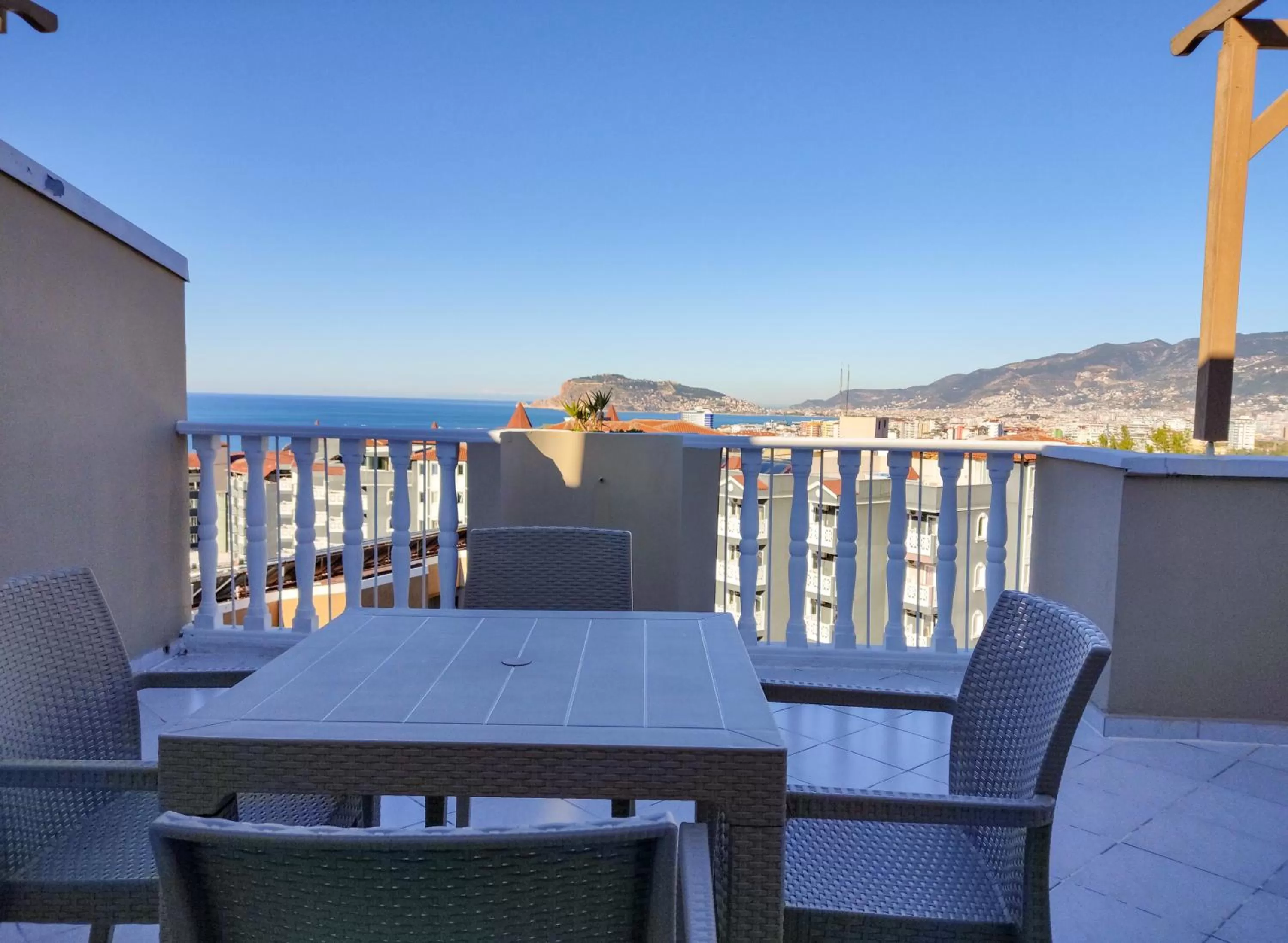 Sea view, Balcony/Terrace in Paradiso Günlük Kiralık Daireler Only Room