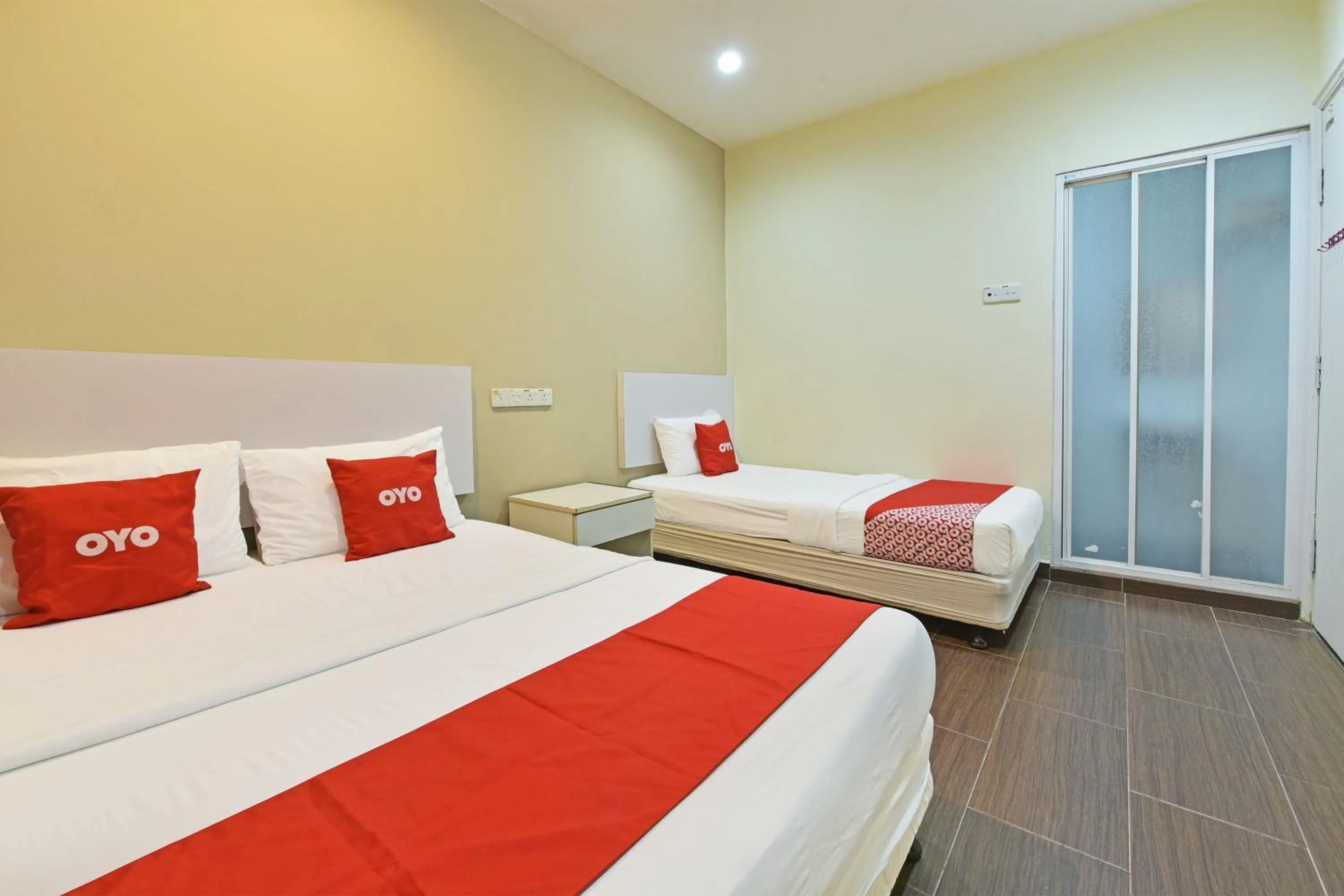 Bedroom, Bed in OYO 90853 New Soho Hotel