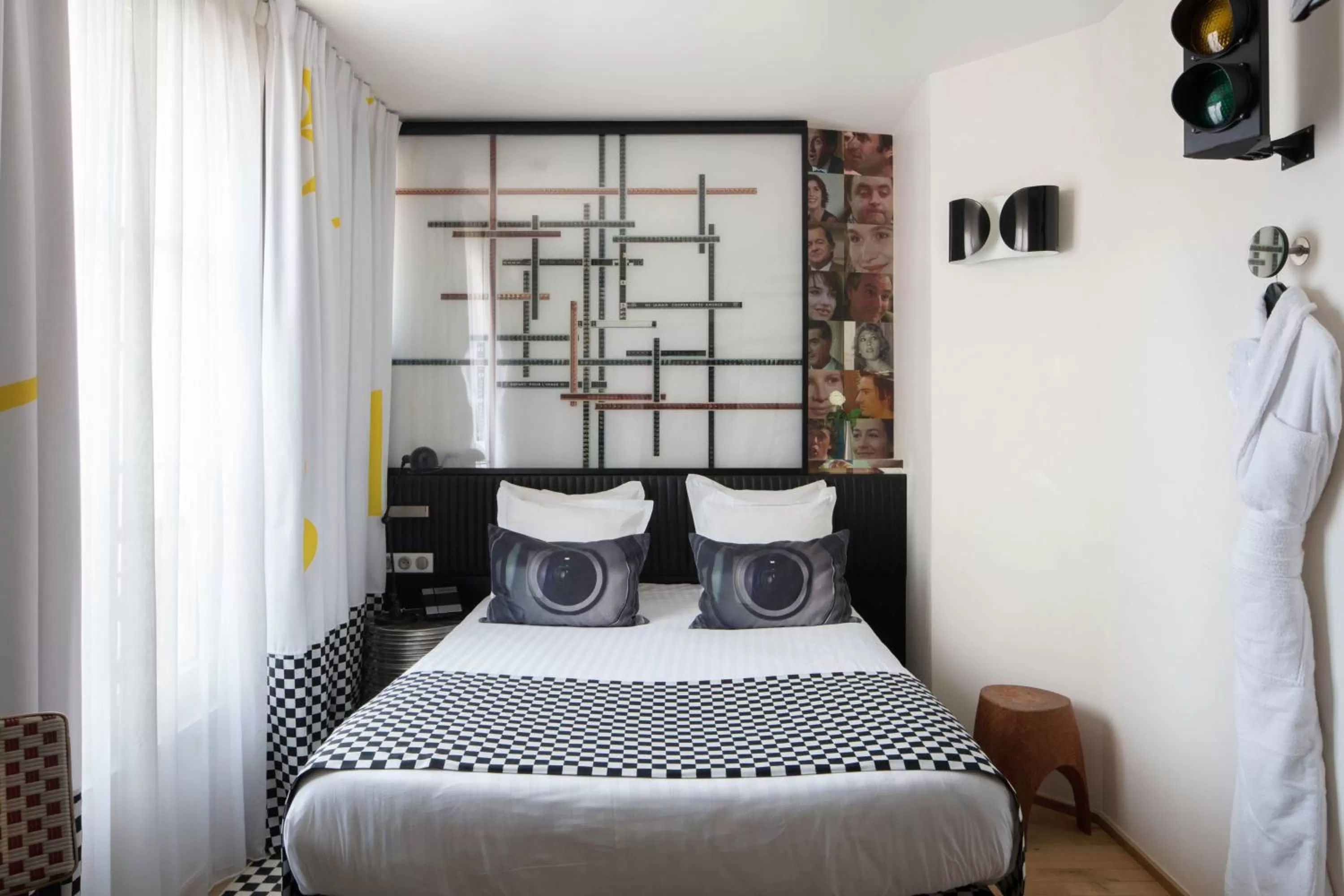 Bedroom, Bed in Le 123 Sébastopol - Astotel