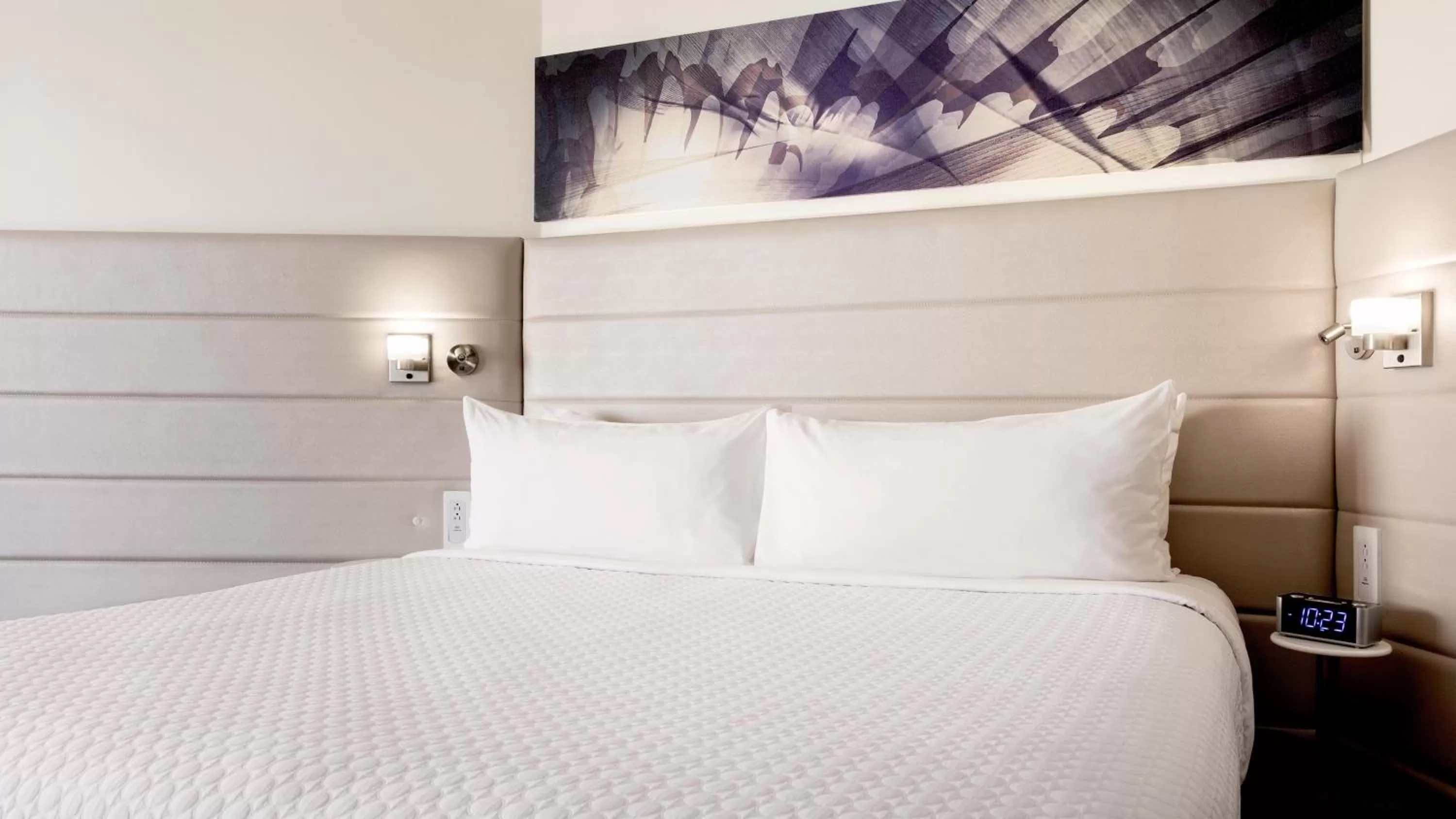 Photo of the whole room, Bed in Crowne Plaza Atlanta - Midtown by IHG