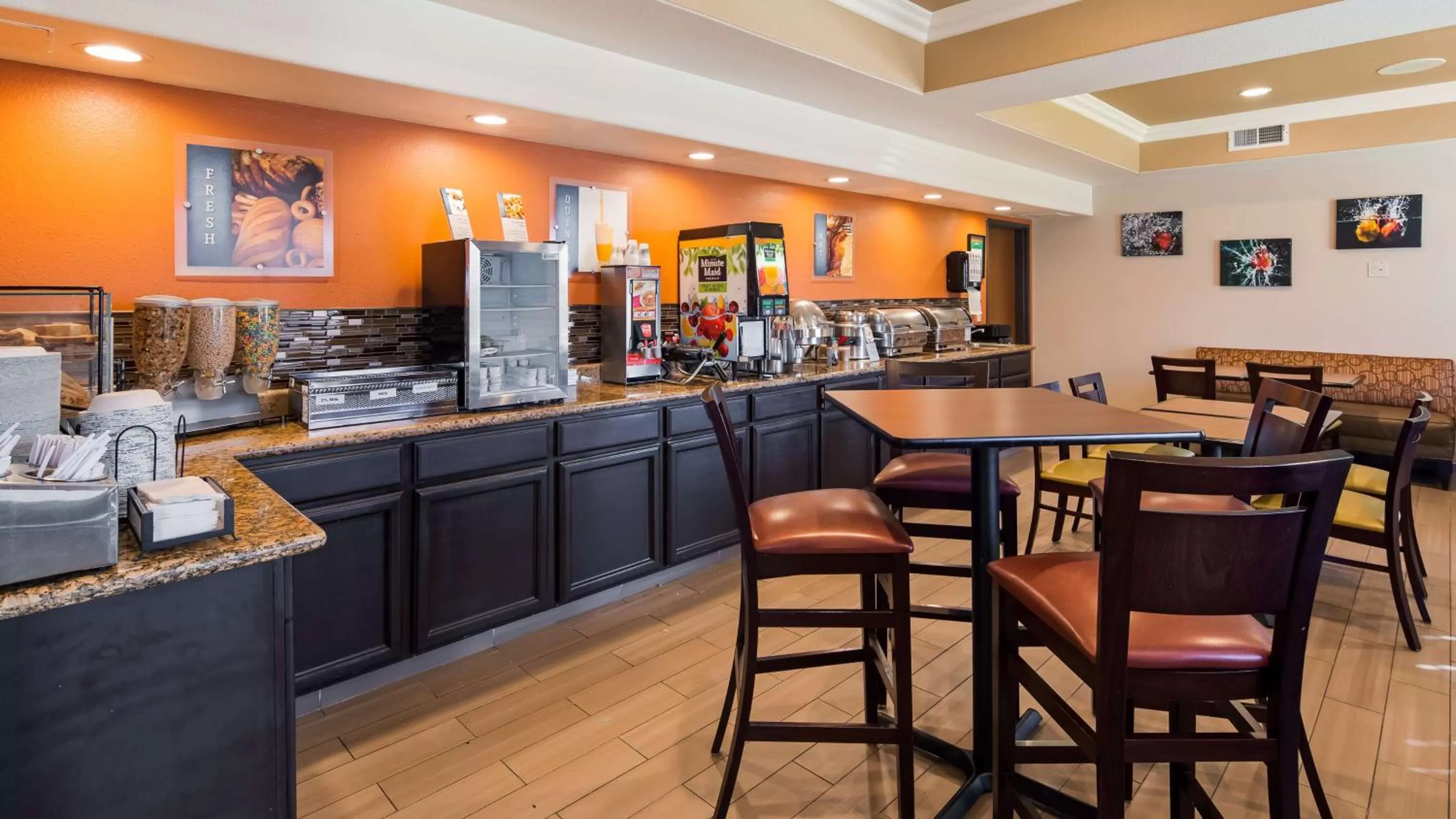 Restaurant/Places to Eat in Best Western Airport Inn & Suites Oakland