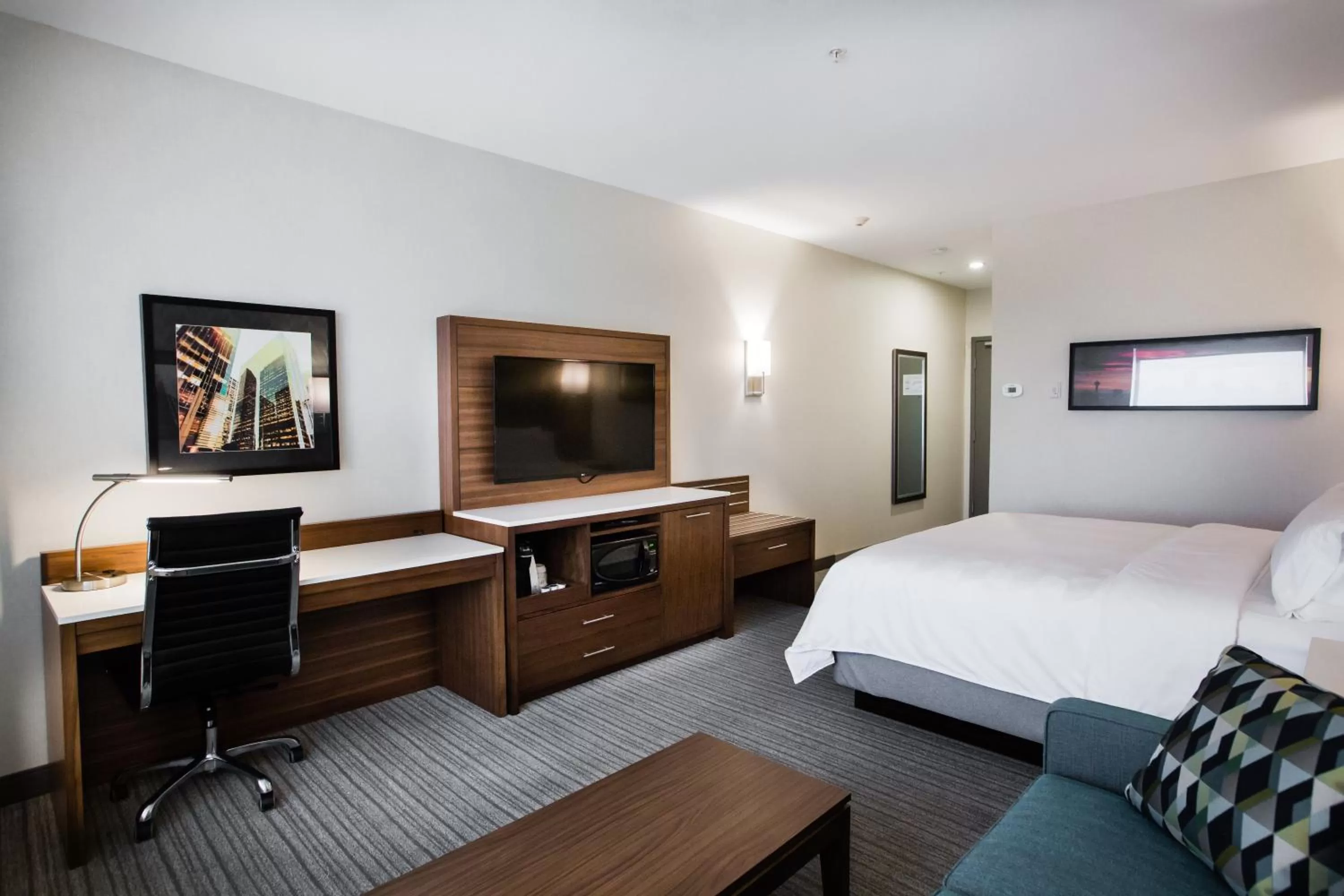 Photo of the whole room, Bed in Holiday Inn Hotel & Suites Calgary South - Conference Ctr by IHG