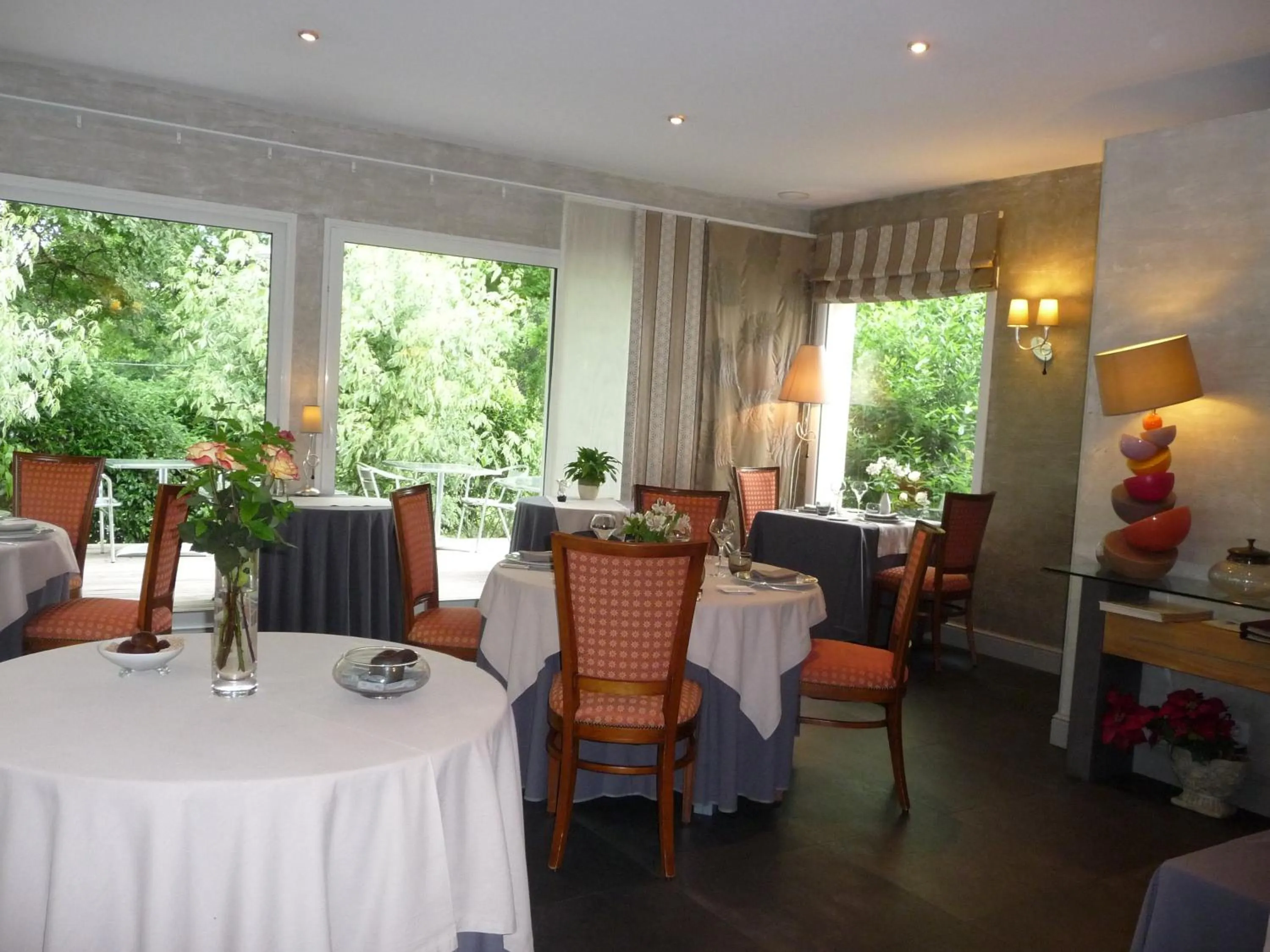 Restaurant/places to eat in Domaine de l'Echassier, The Originals Relais